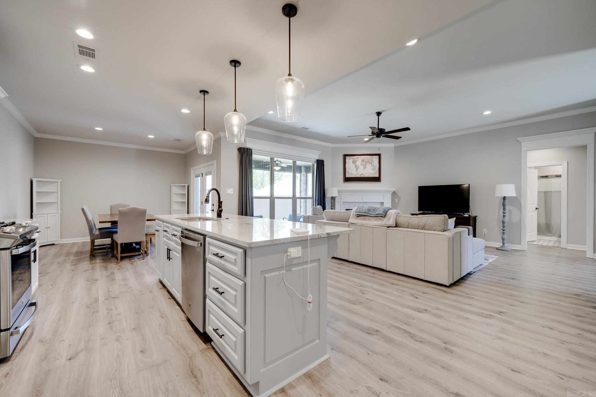 9873 Oak Forest Lane