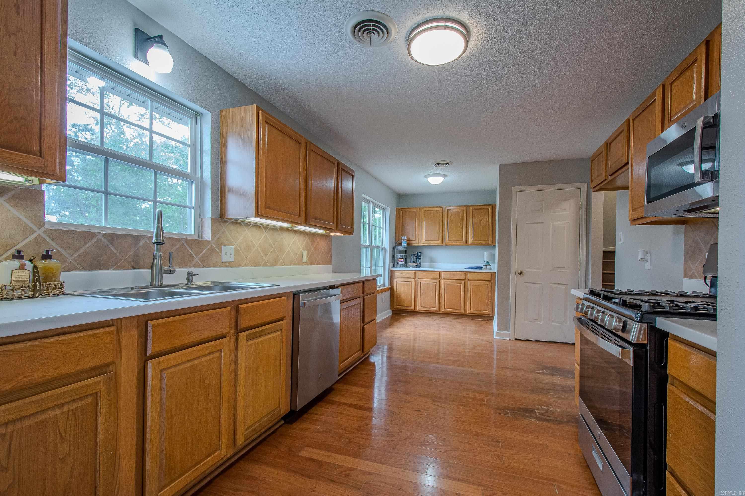 16 Leisurewood Ln