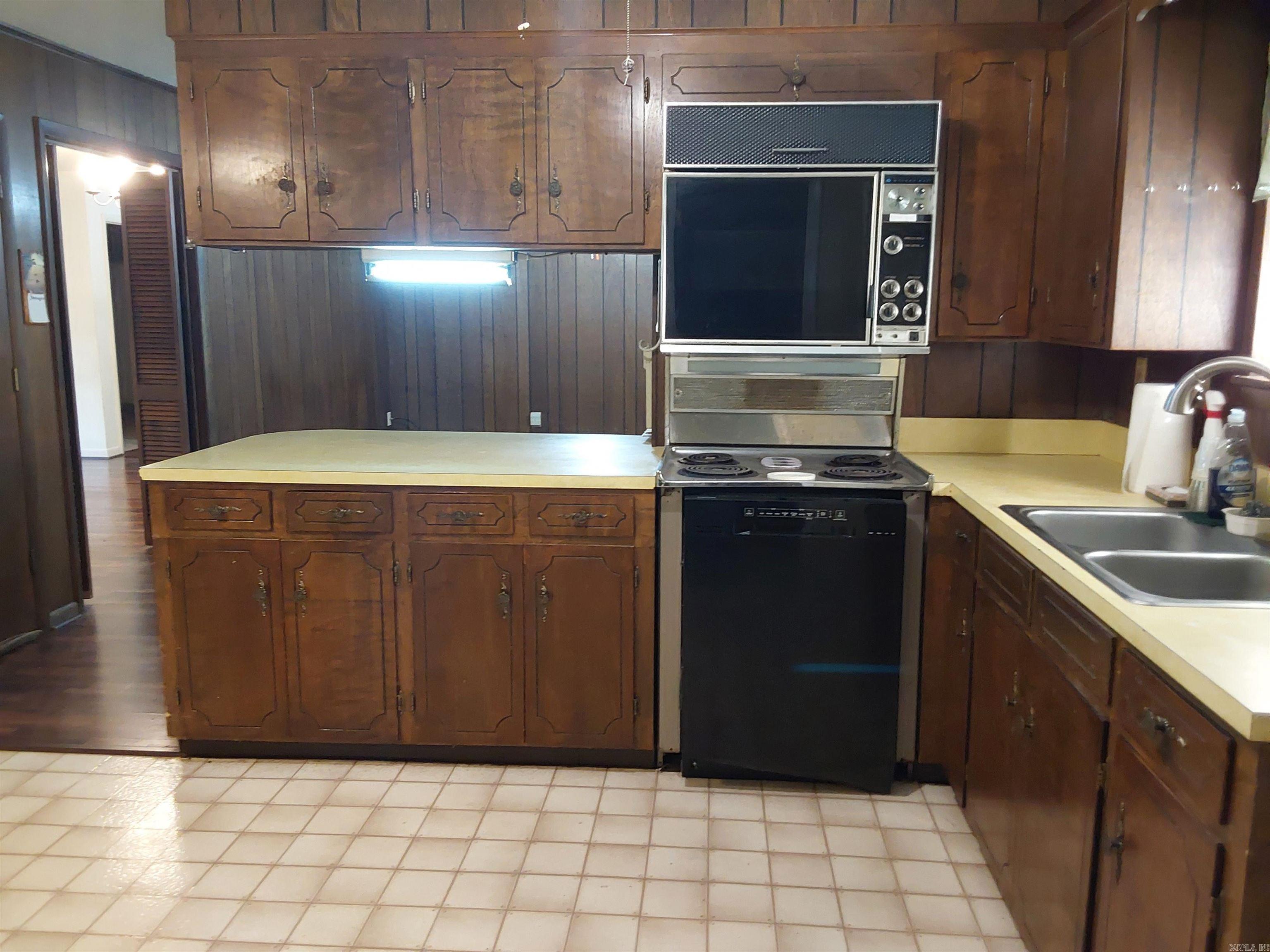 10009 Yellow Pine Lane