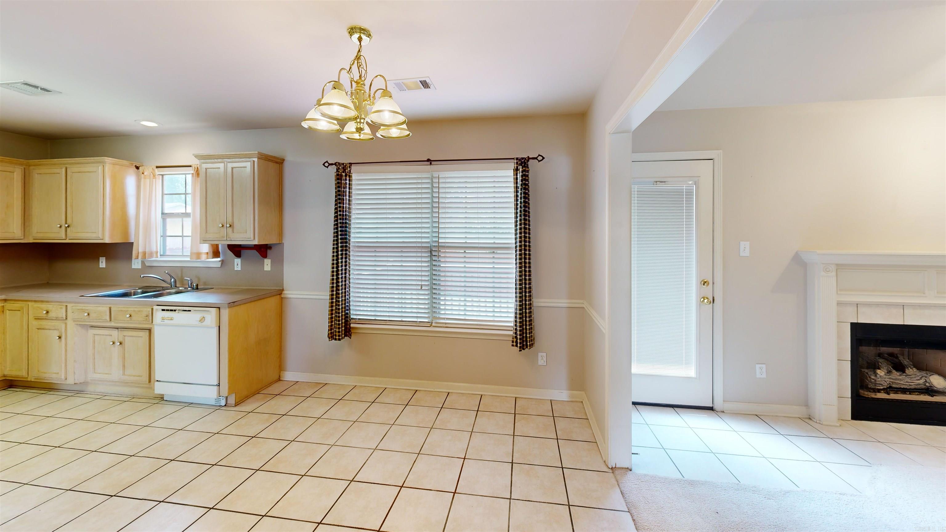 2976 Saratoga Court