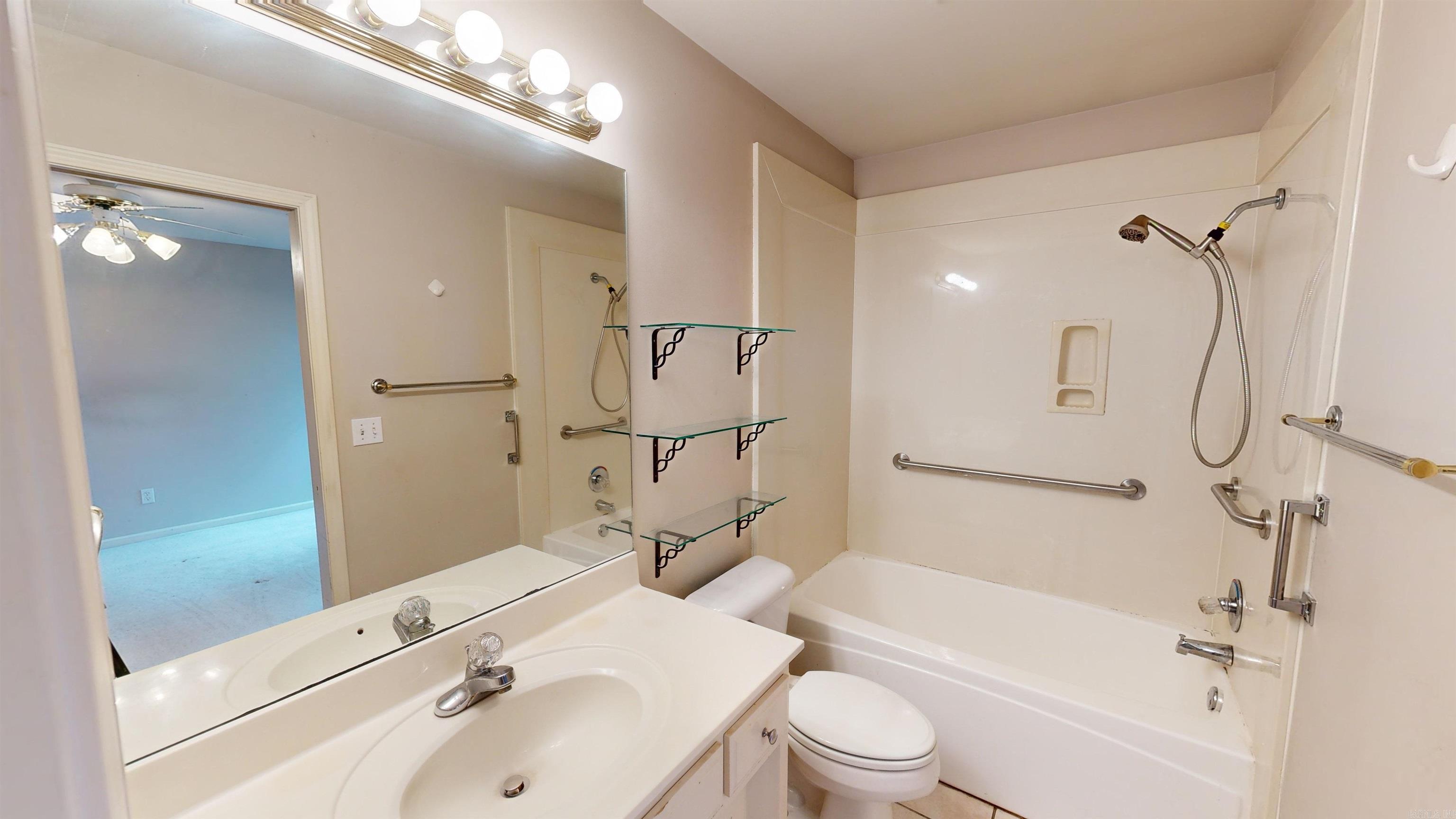 2976 Saratoga Court