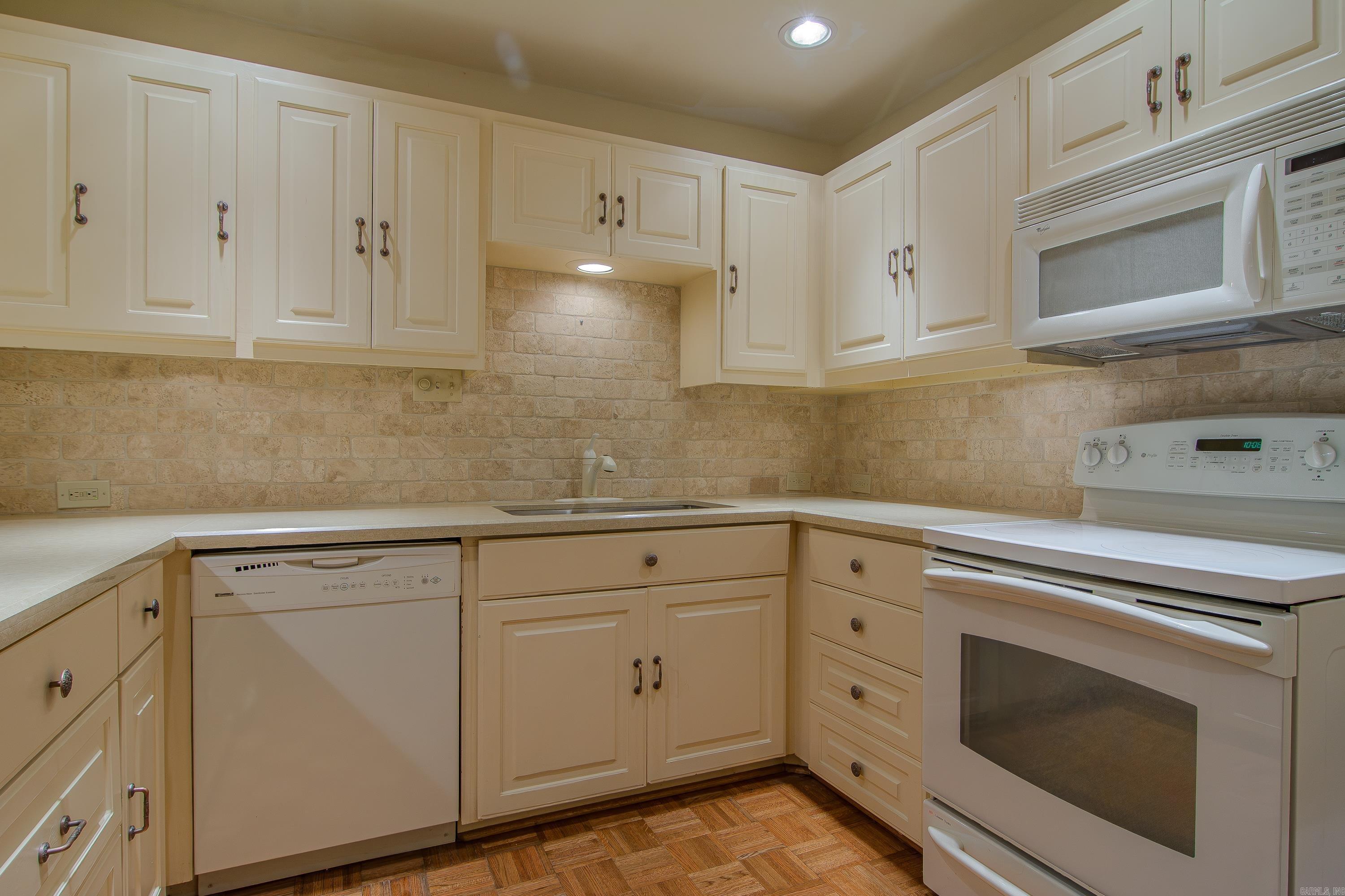 3 Kingsbridge Way