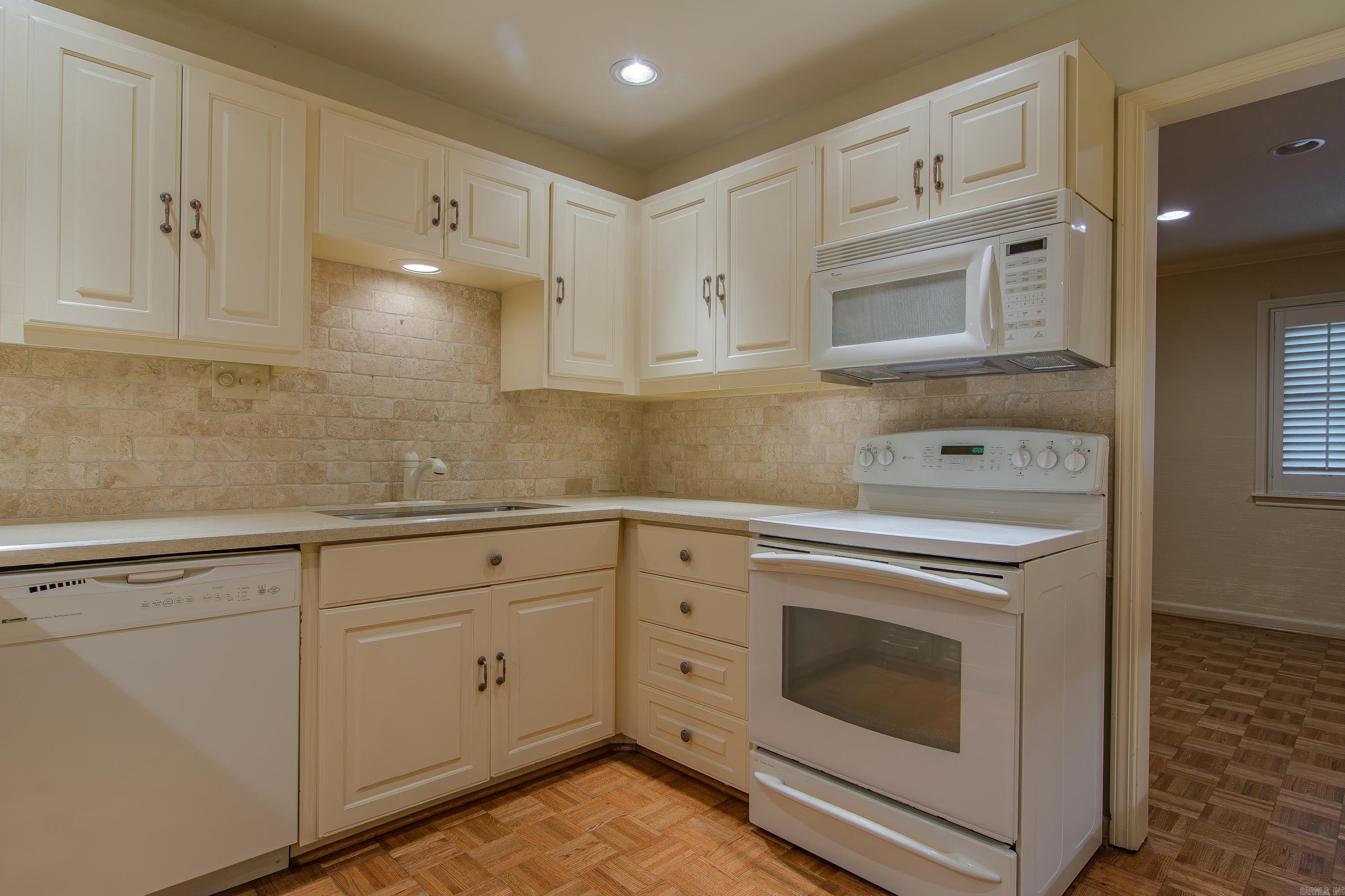 3 Kingsbridge Way