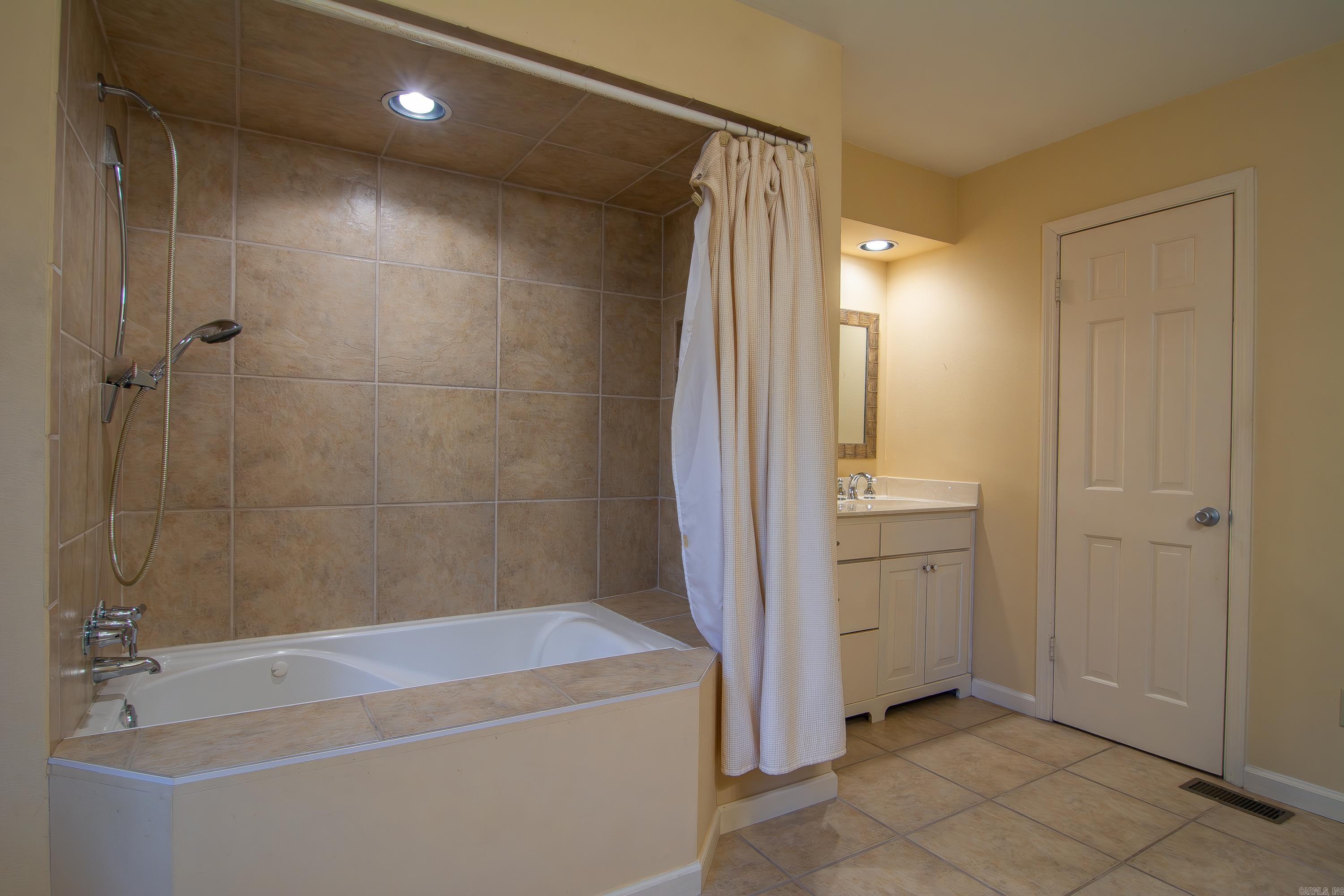 3 Kingsbridge Way