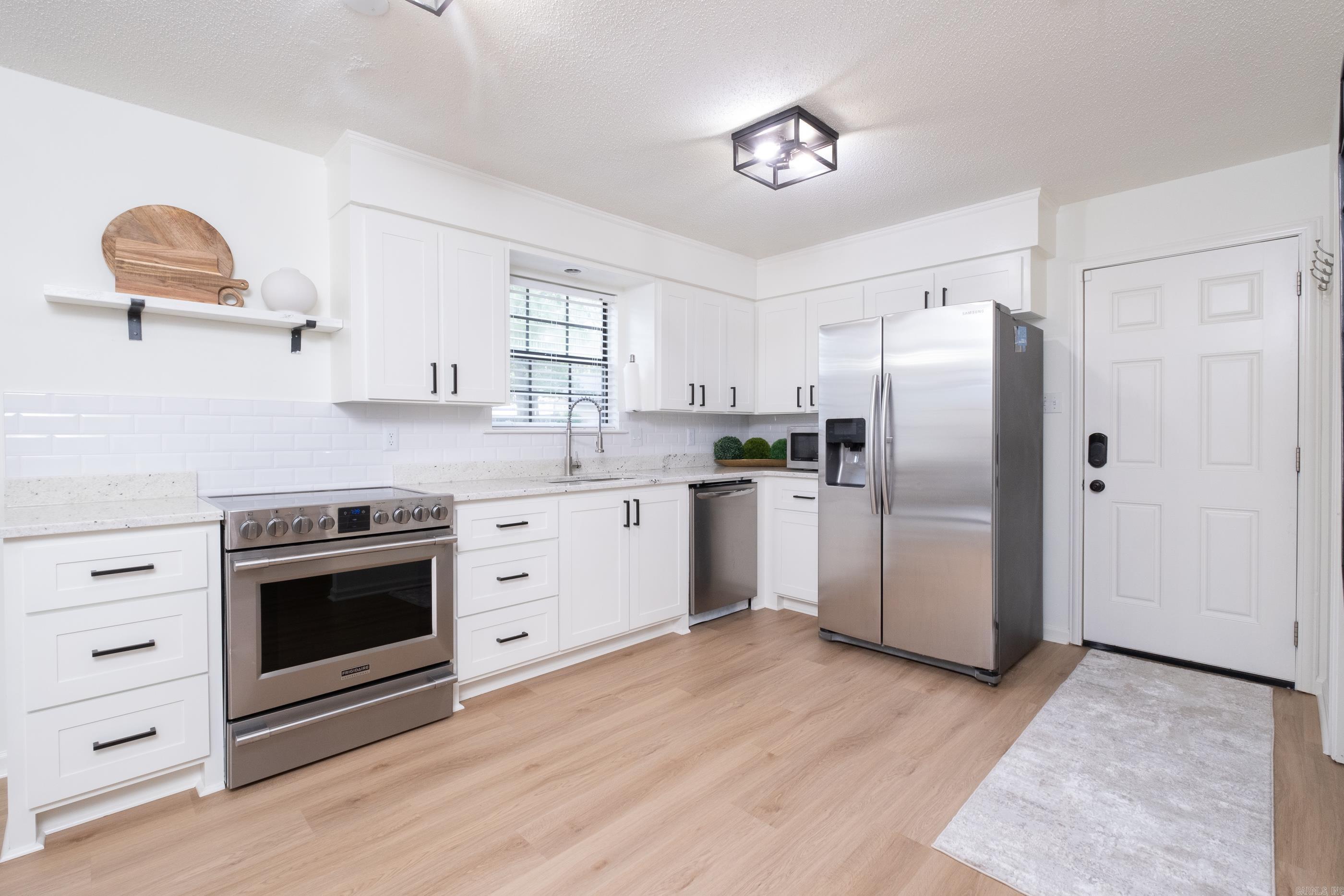 1 Woodview Court