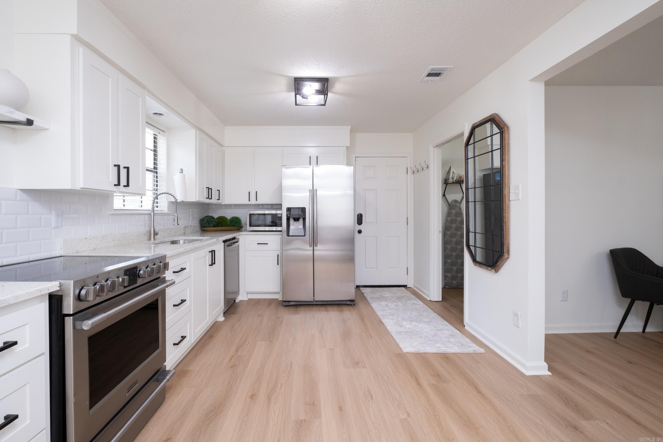 1 Woodview Court