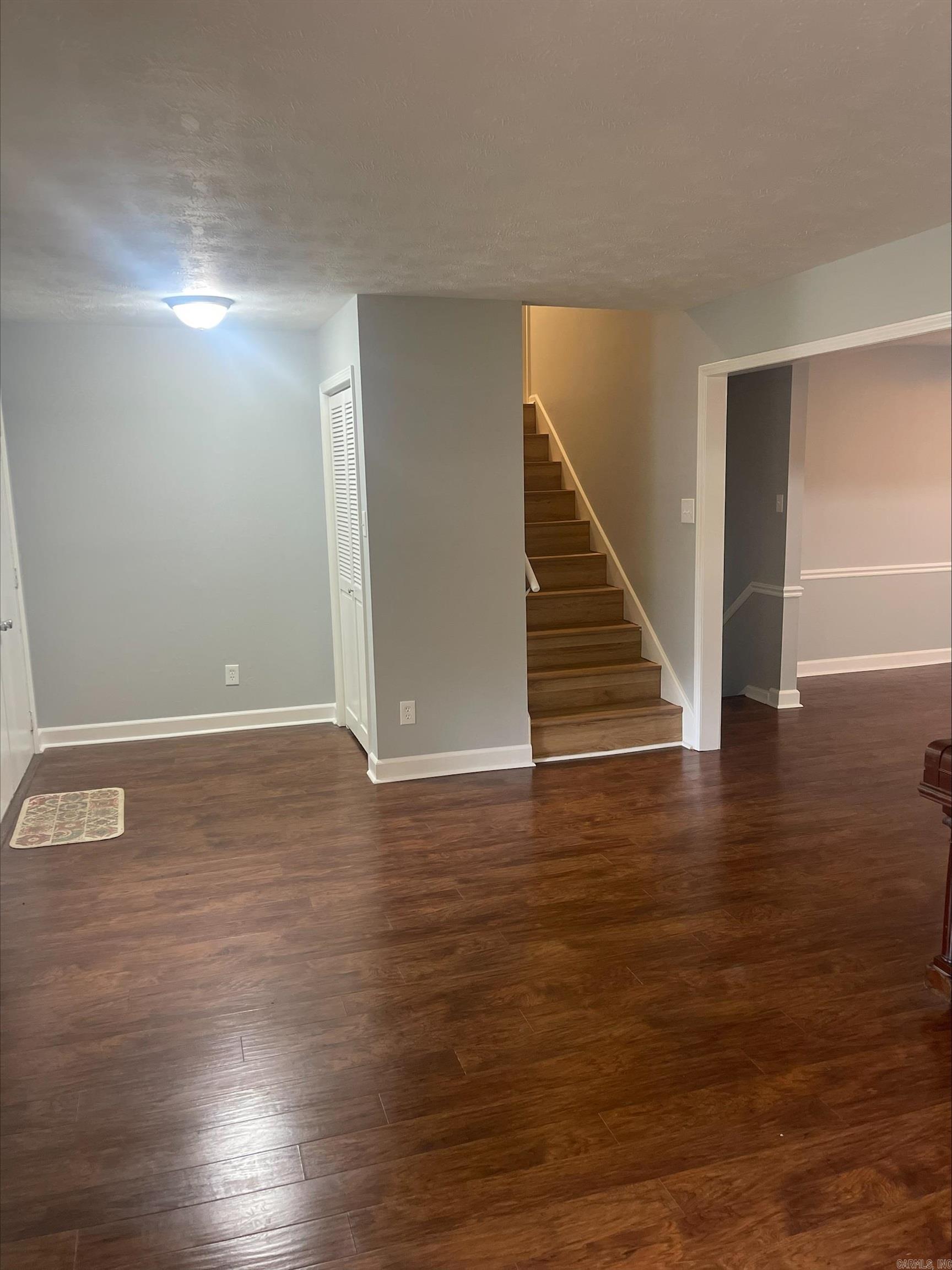 593 Kingwood Circle
