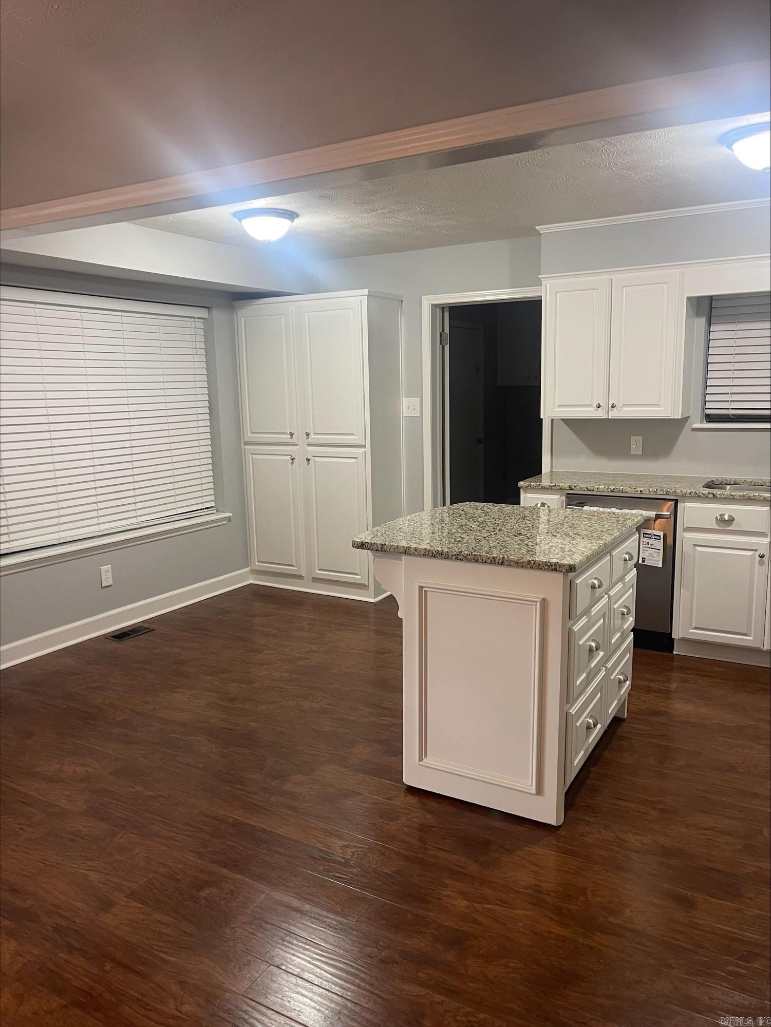 593 Kingwood Circle