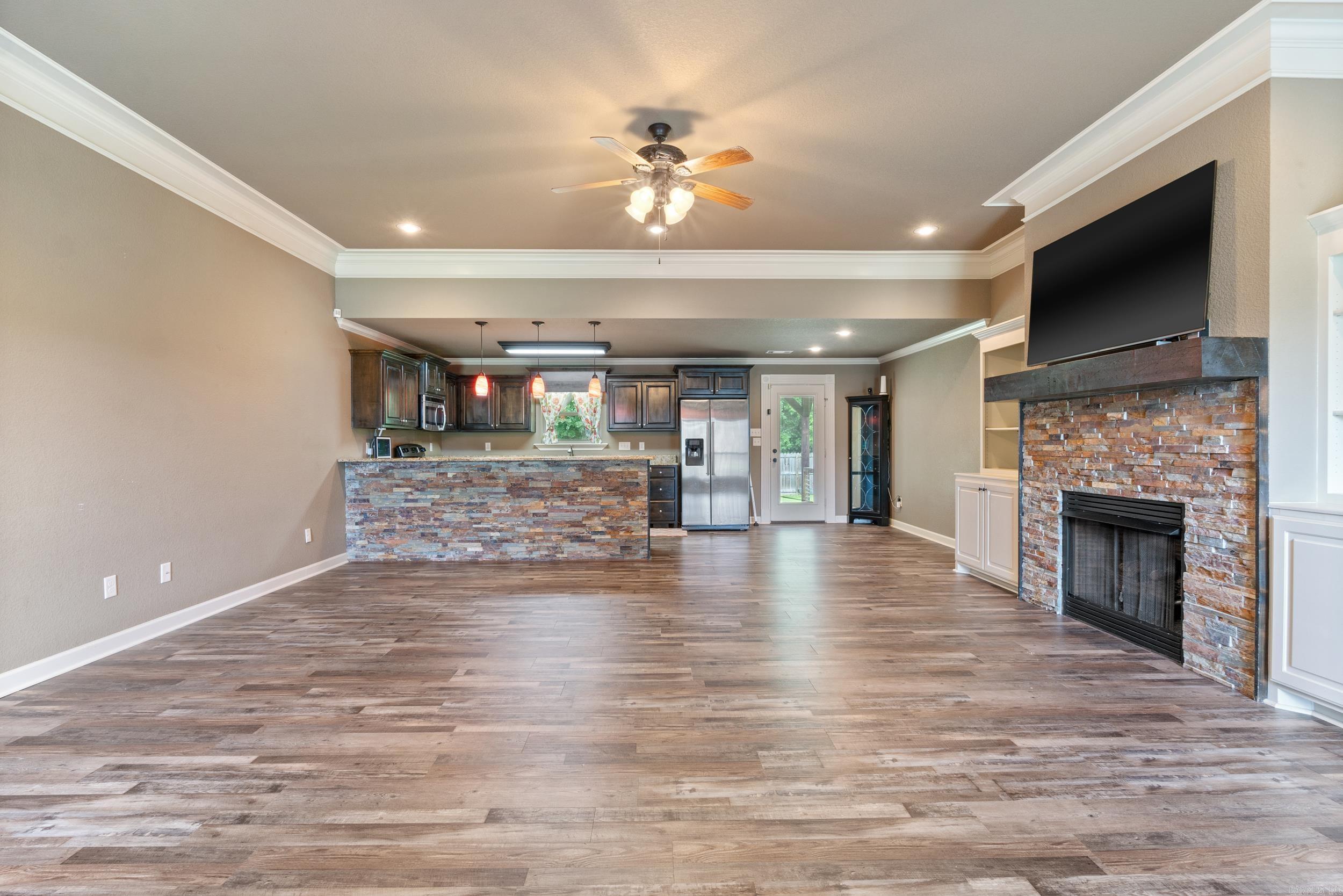 160 Creekside Drive