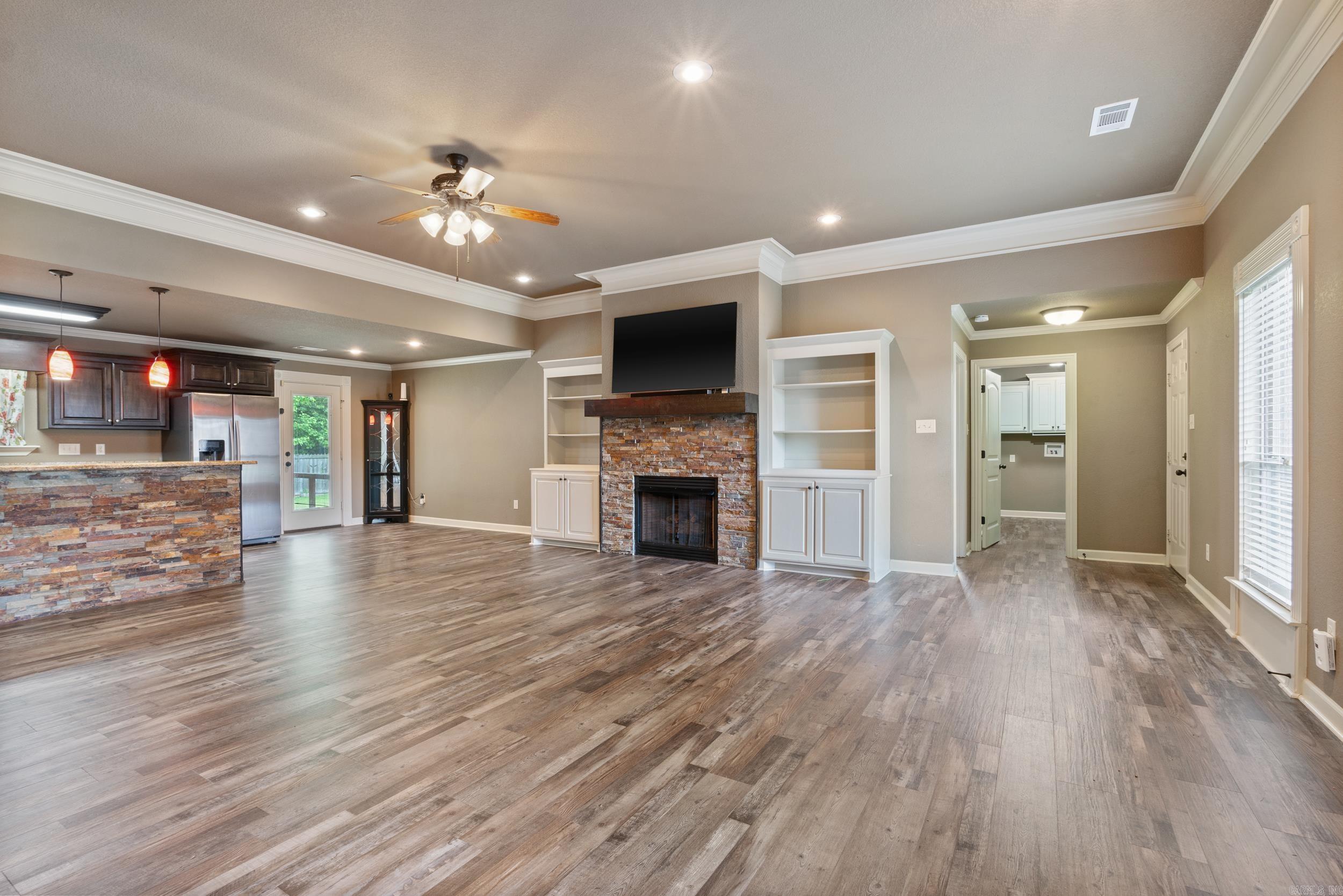 160 Creekside Drive
