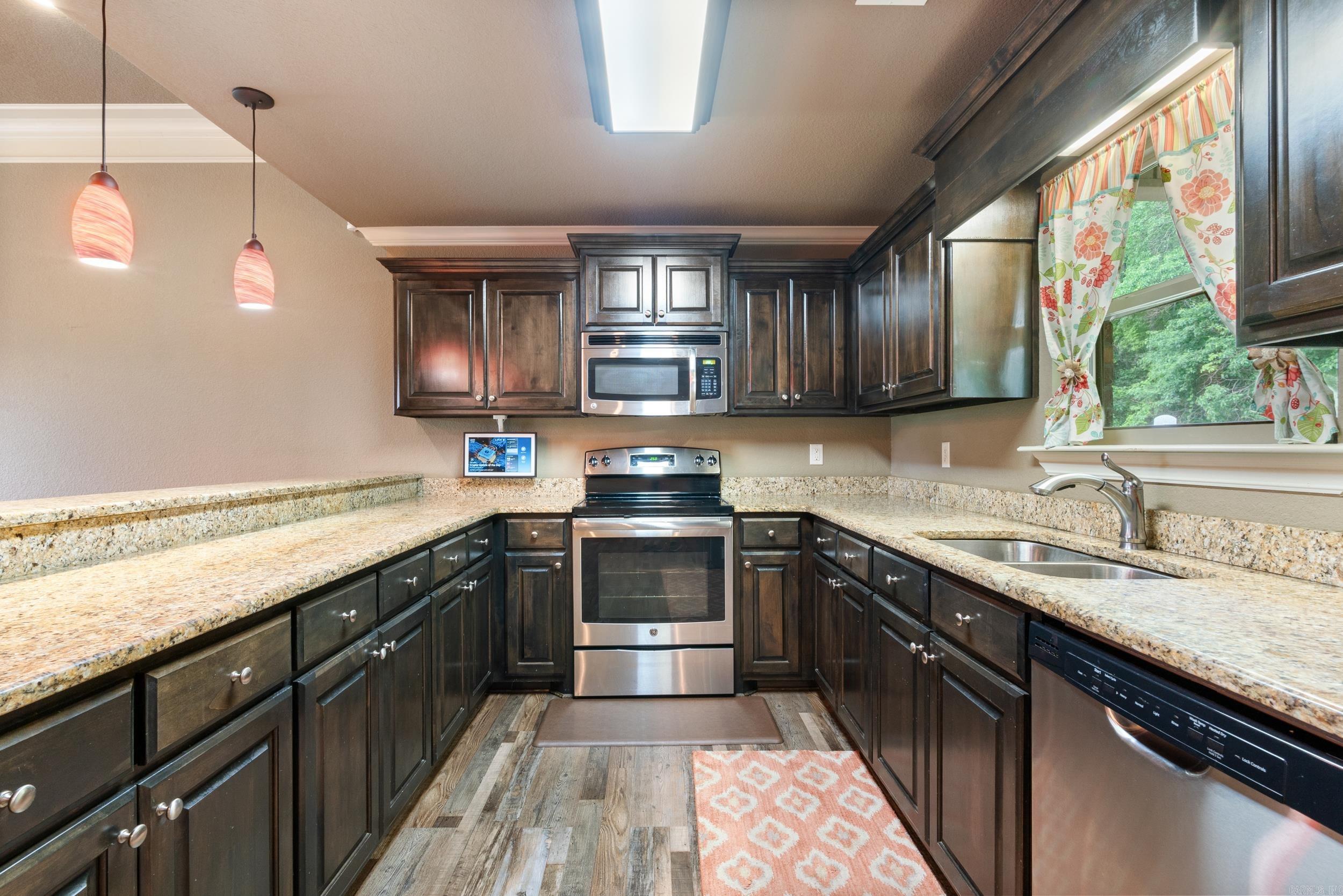 160 Creekside Drive