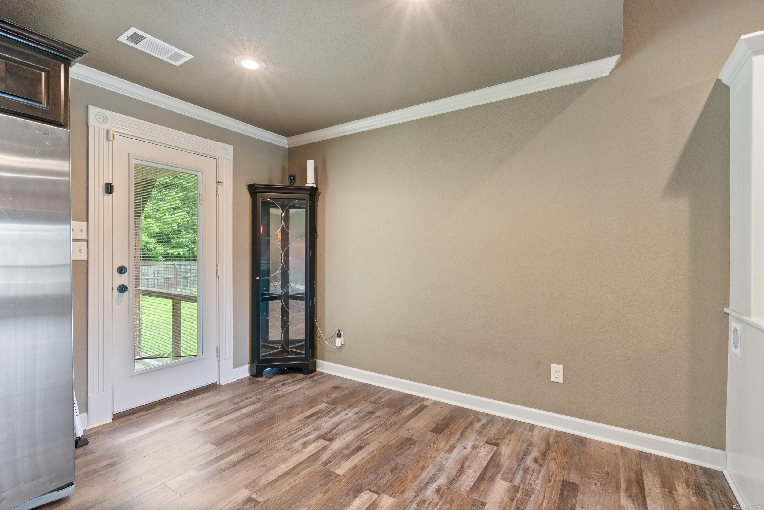 160 Creekside Drive