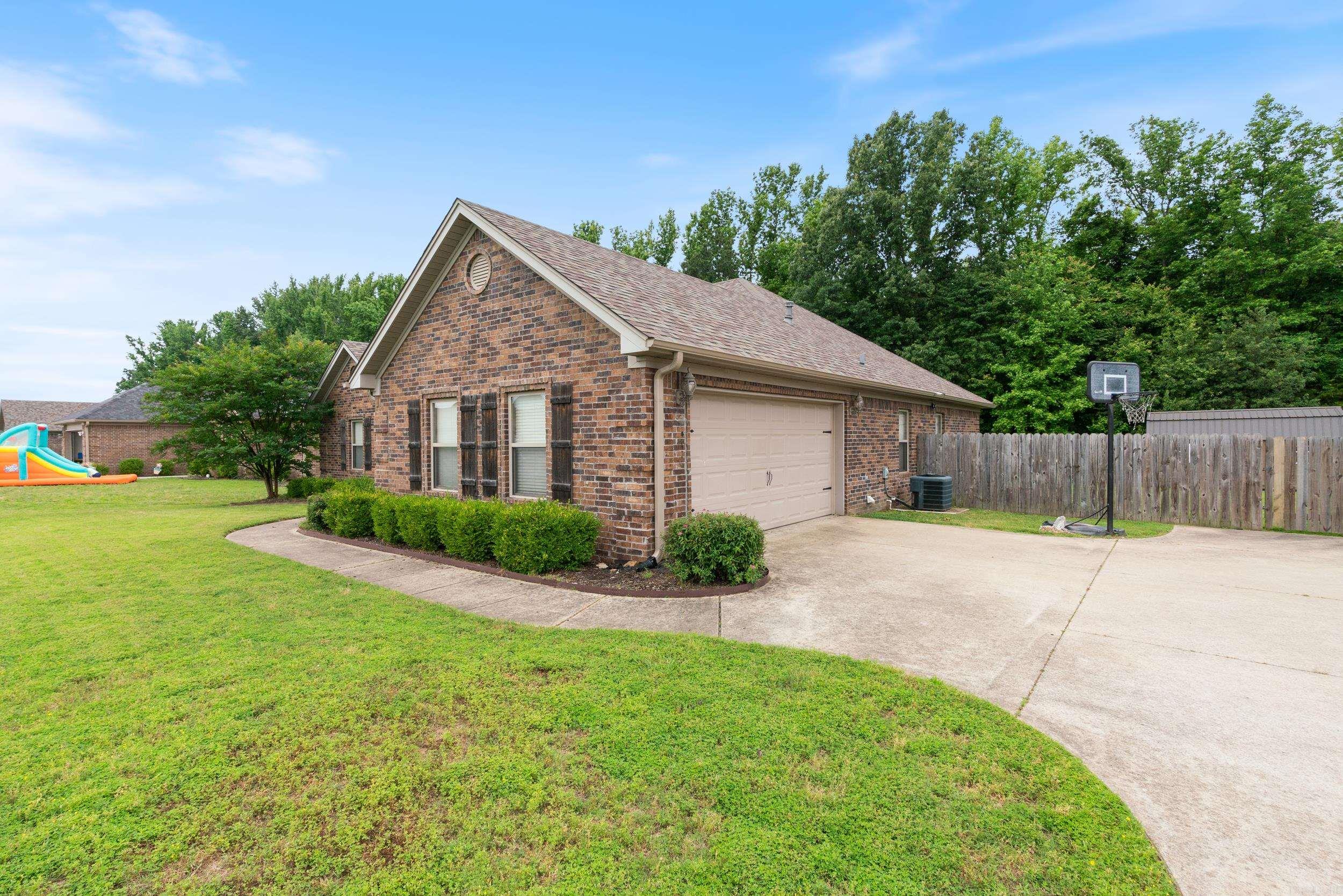 160 Creekside Drive