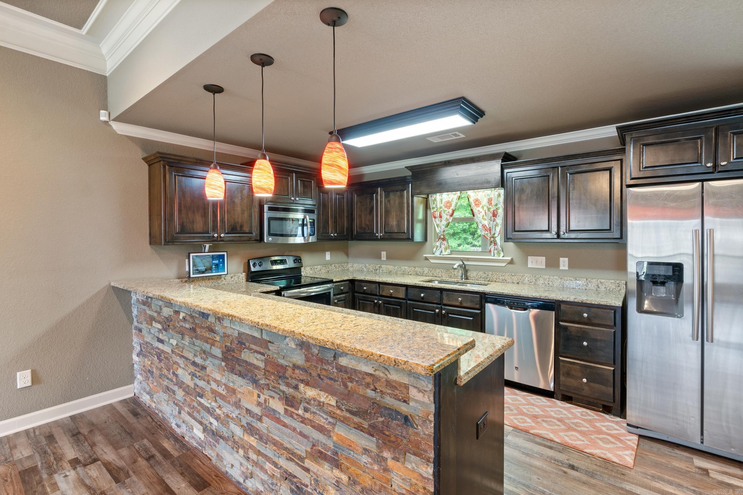 160 Creekside Drive