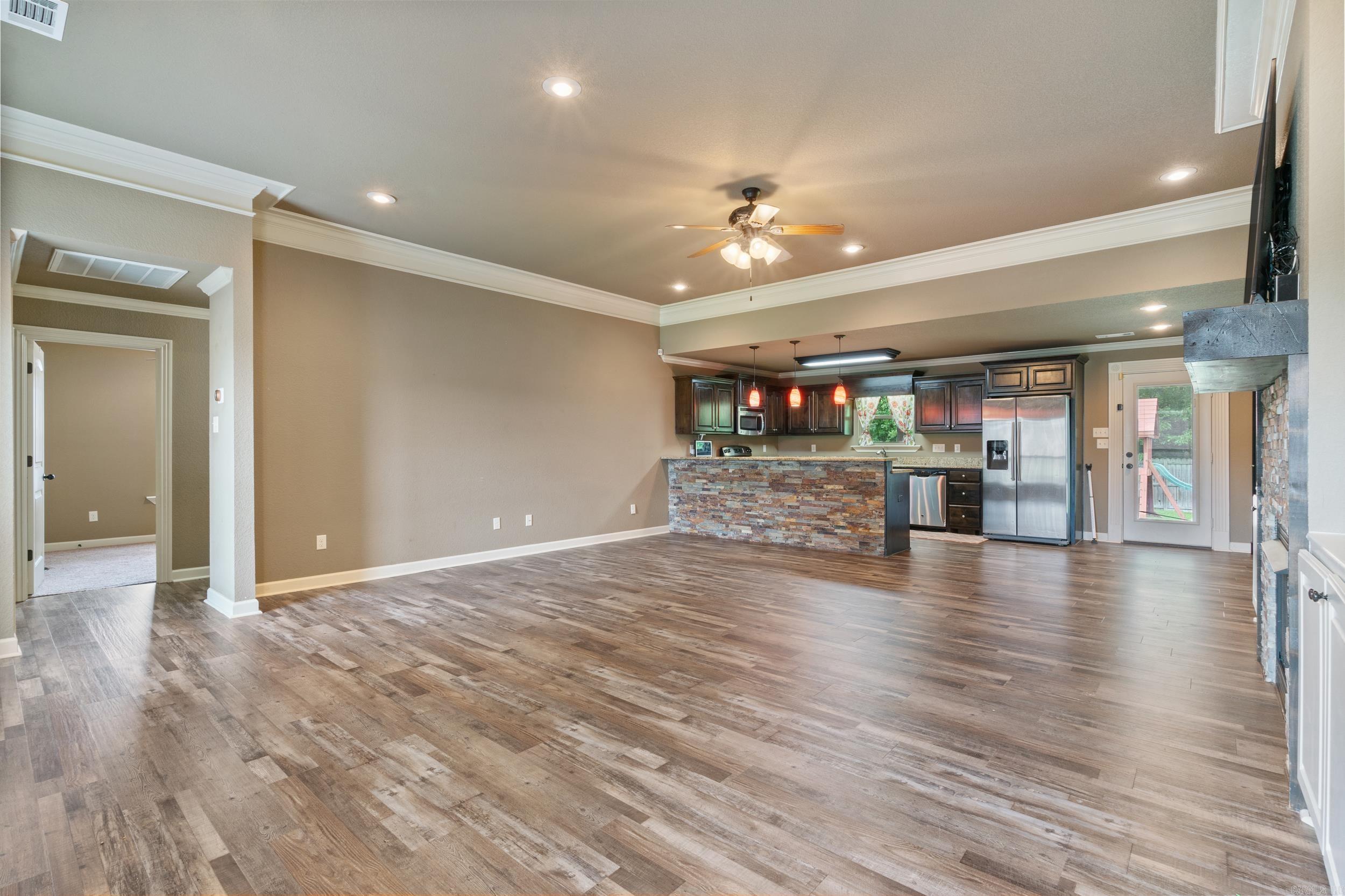 160 Creekside Drive