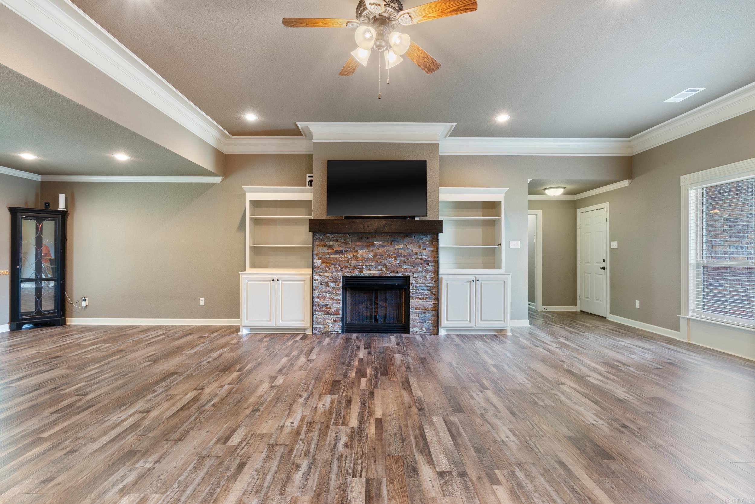 160 Creekside Drive