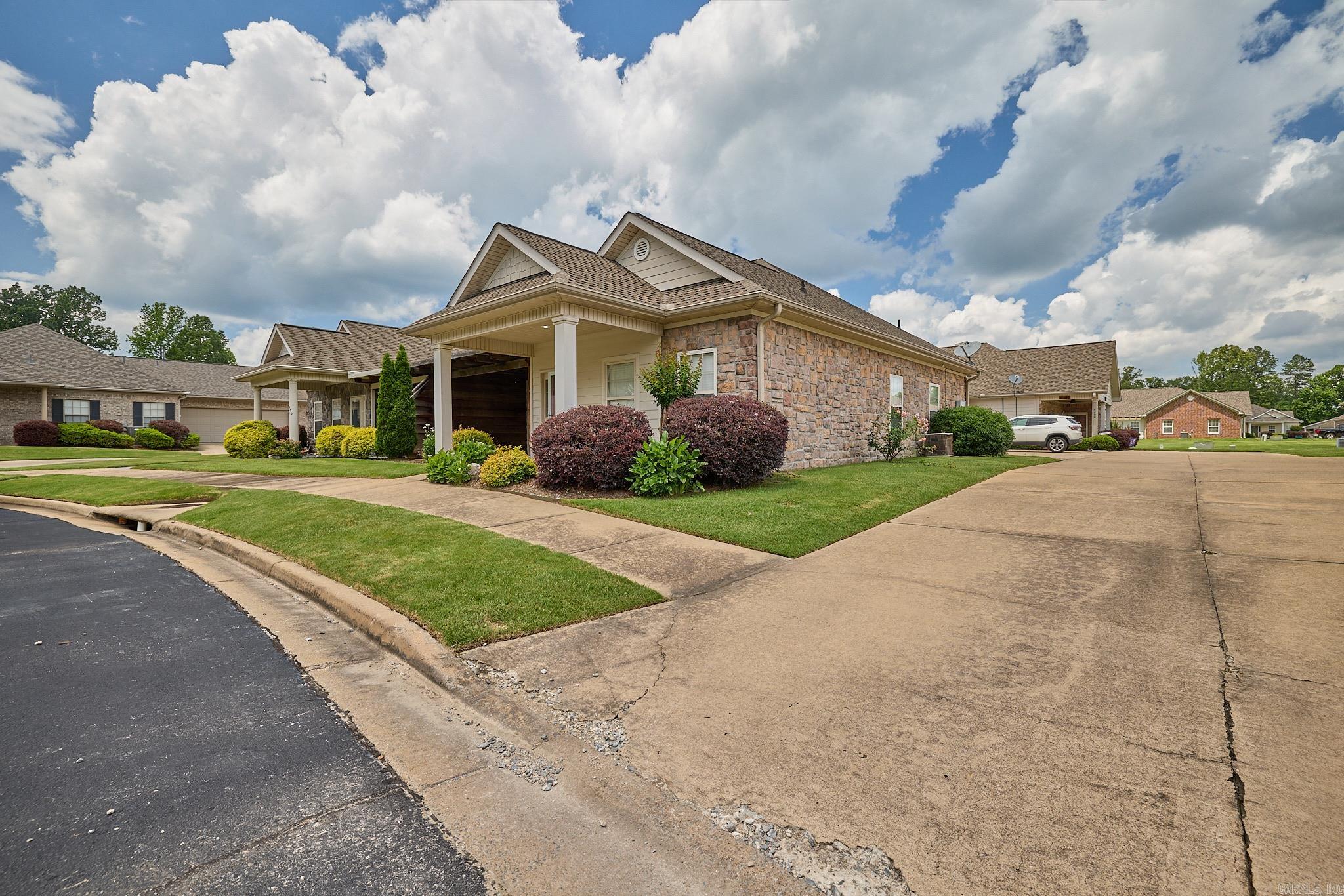 1406 Stagecoach Village