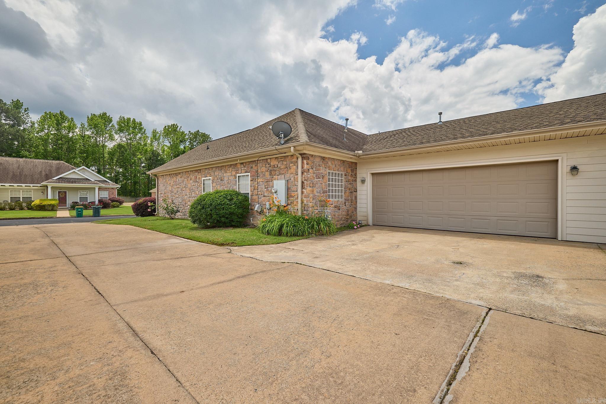 1406 Stagecoach Village