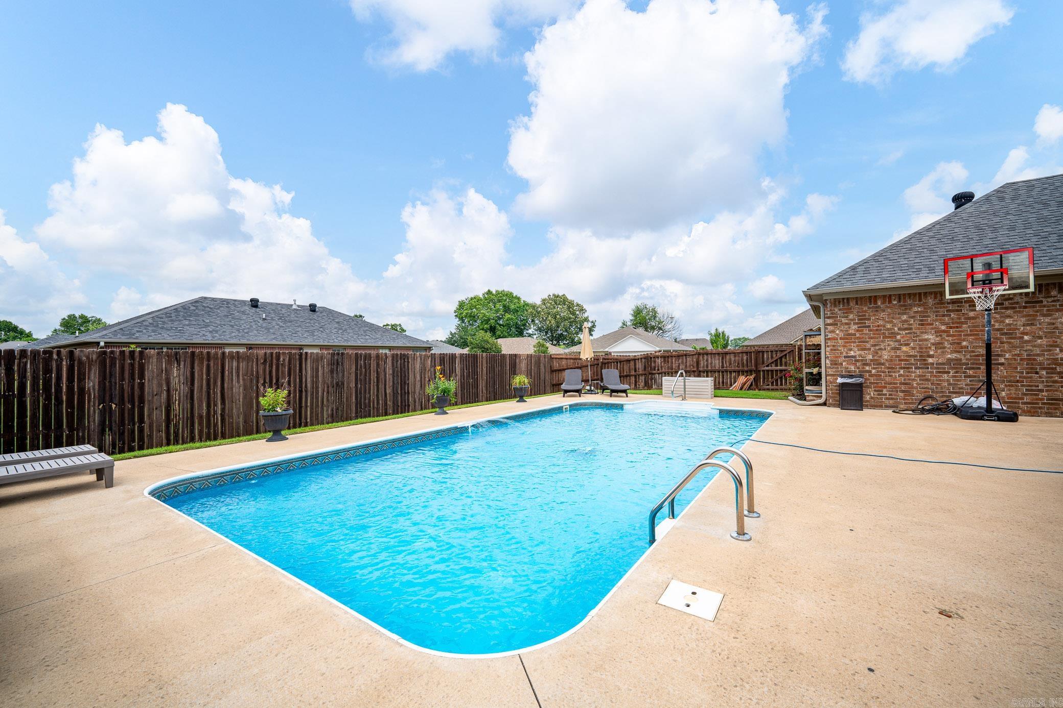 1605 Sylar Circle