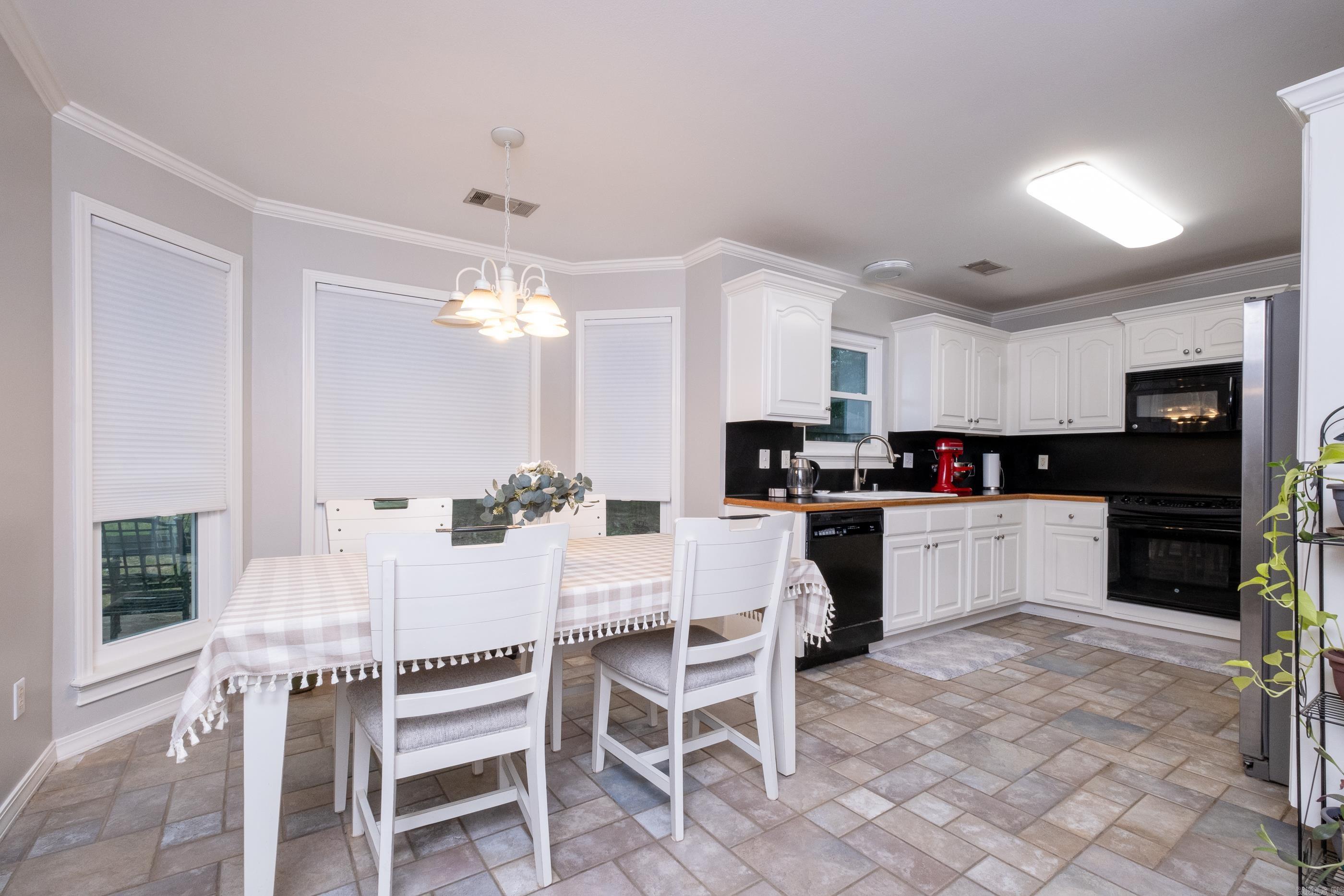 198 Diamond Pointe Drive