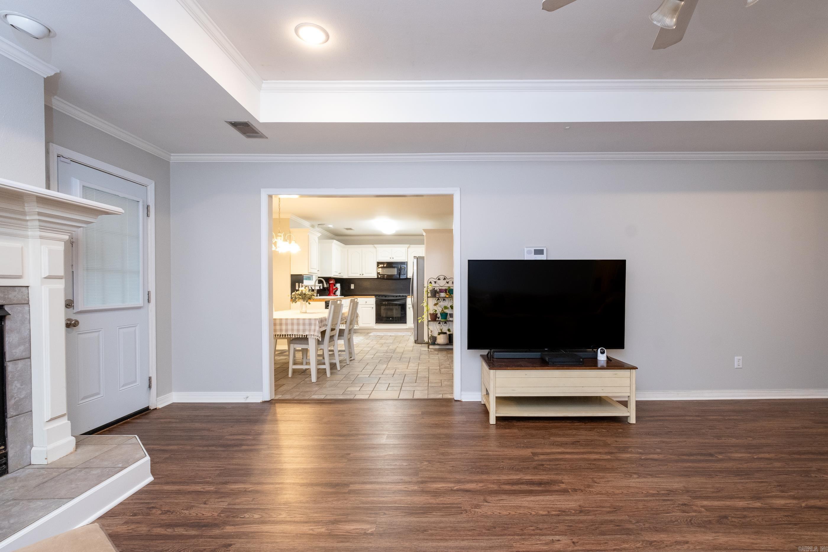 198 Diamond Pointe Drive