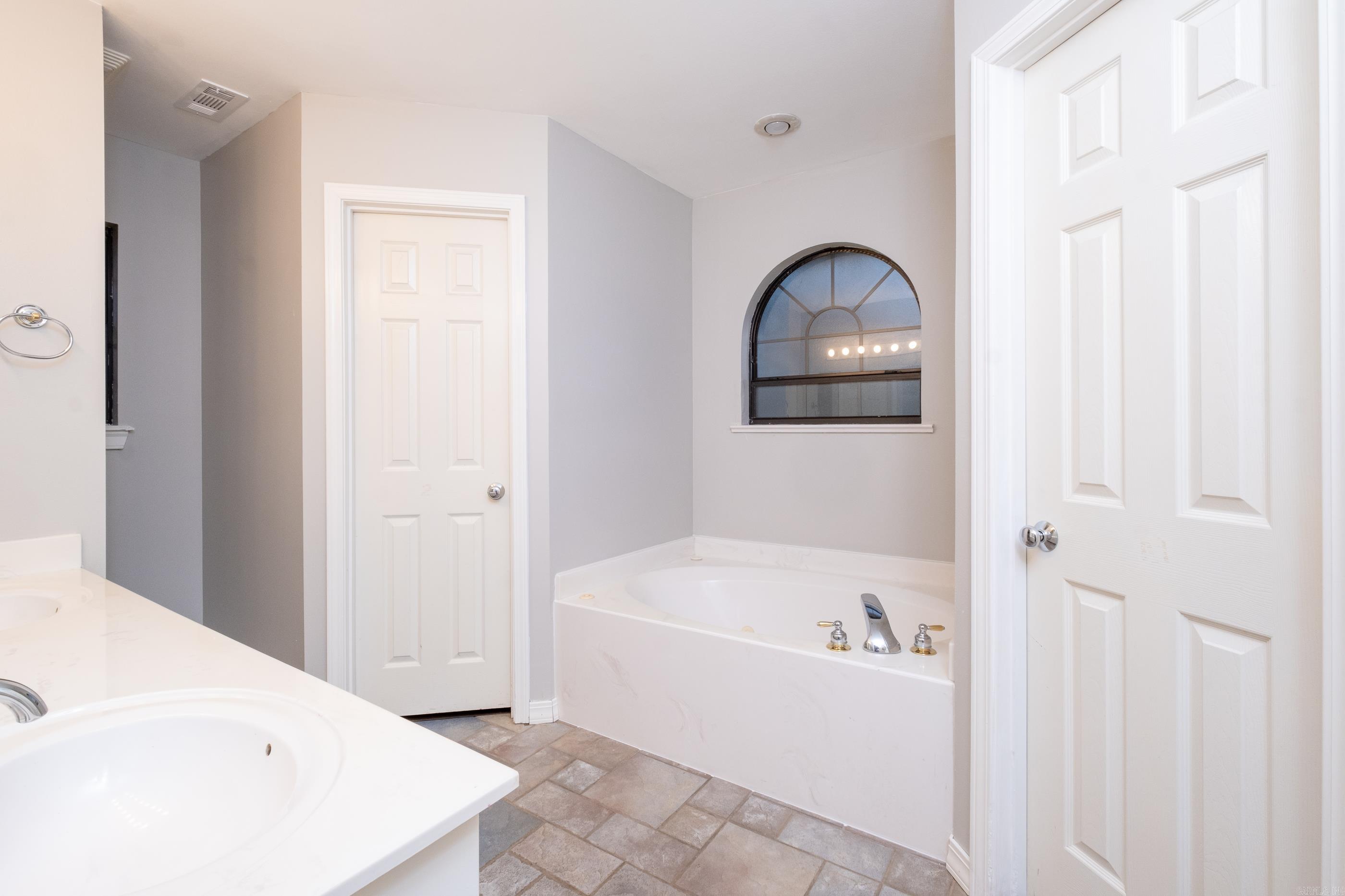 198 Diamond Pointe Drive