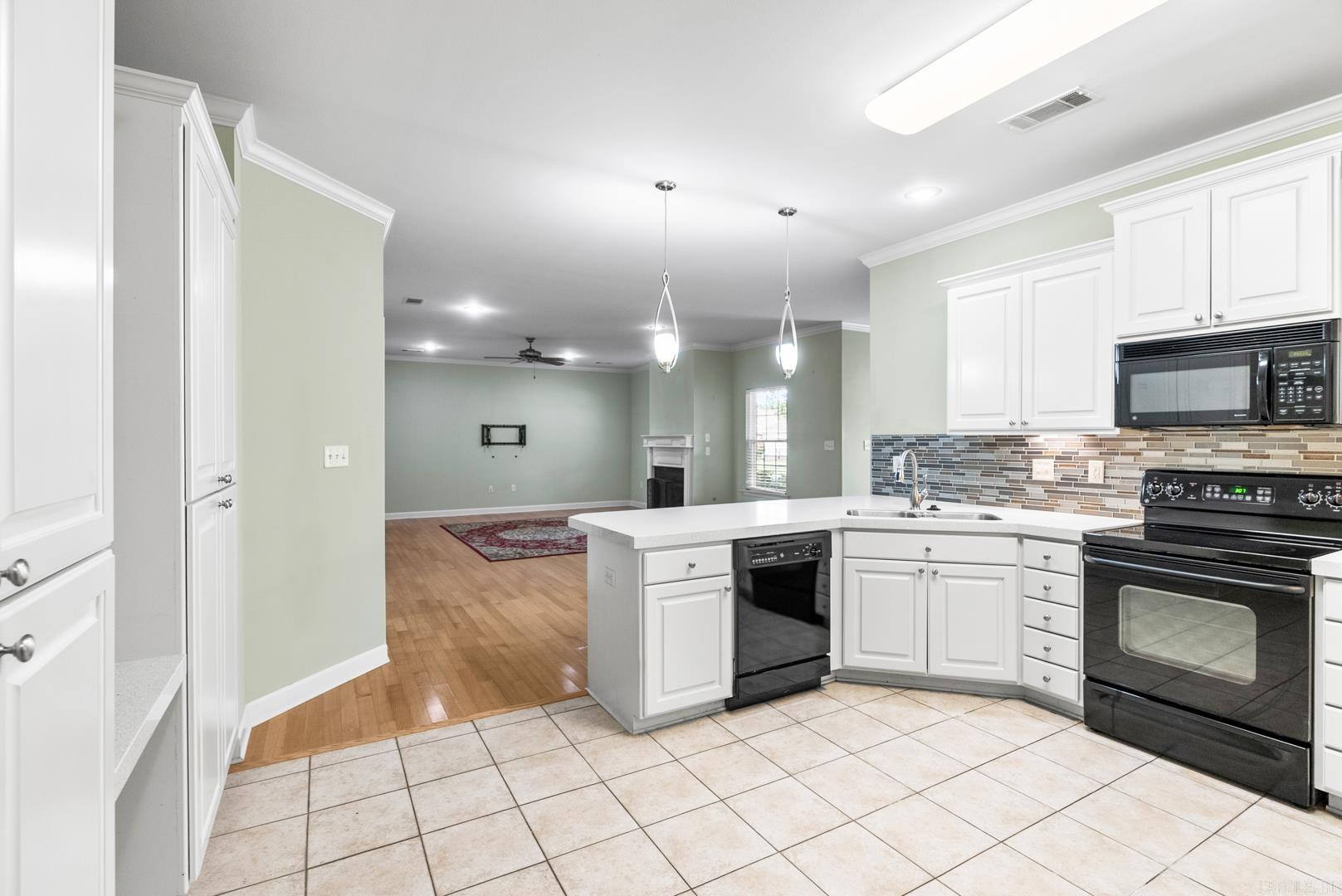 1103 Stagecoach Village