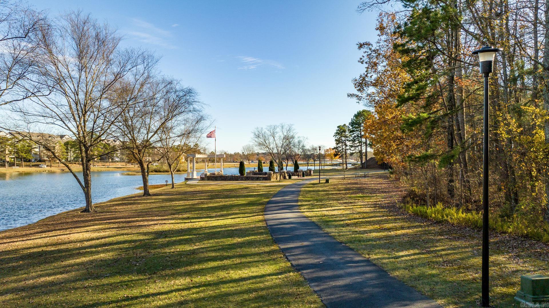 102 Southshore Dr