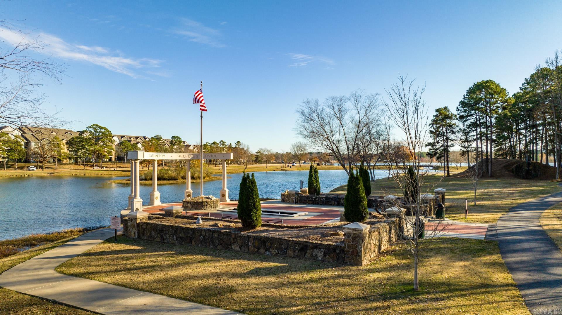 102 Southshore Dr
