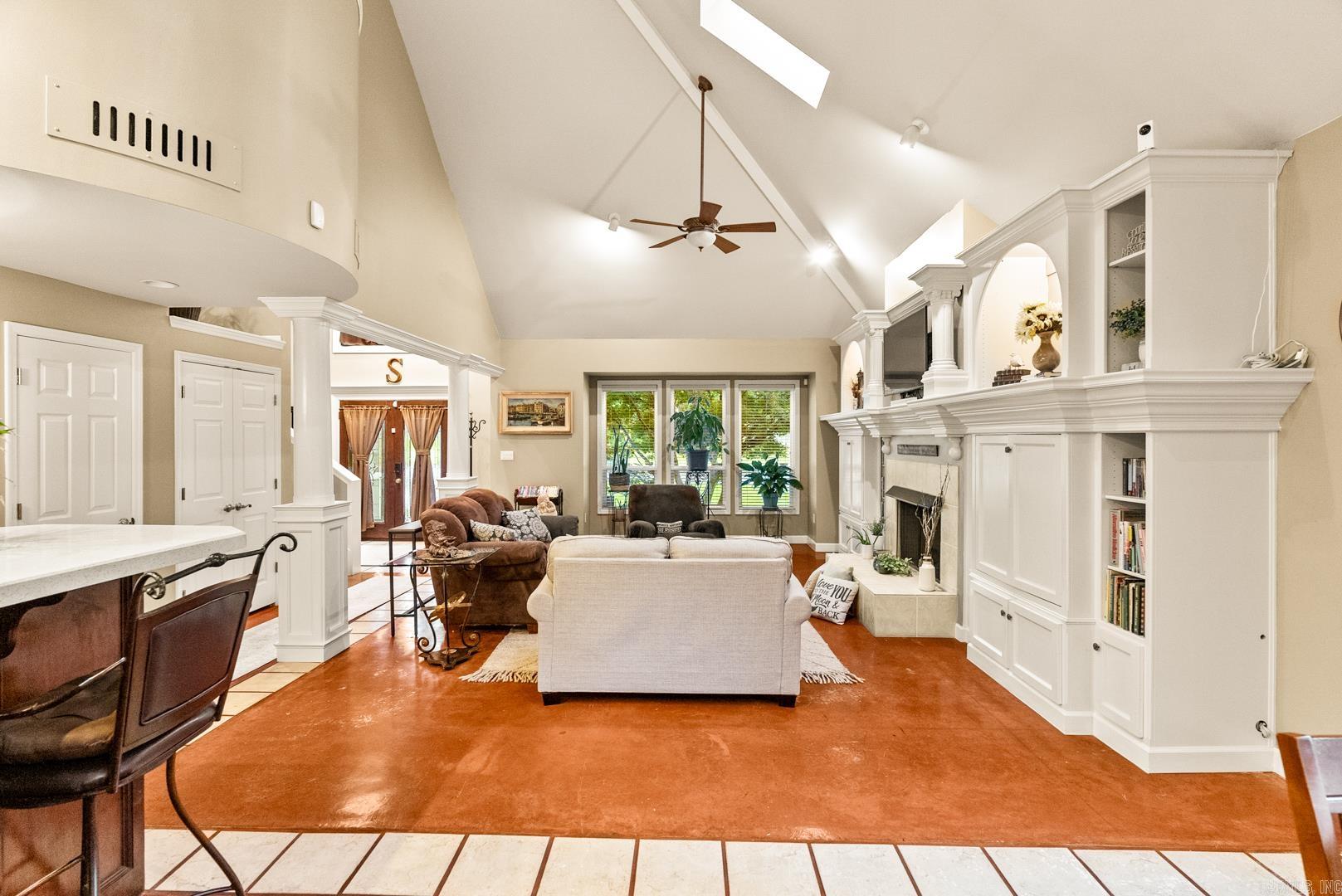 102 Southshore Dr