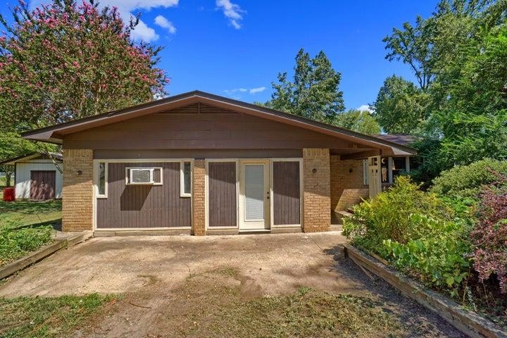 36 W Walker Drive