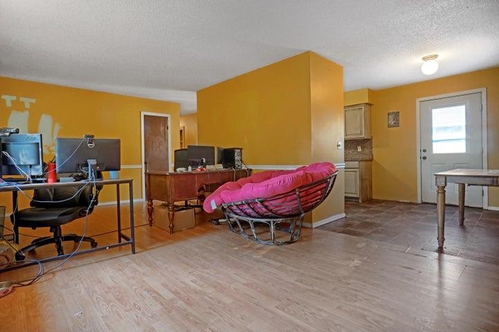 36 W Walker Drive