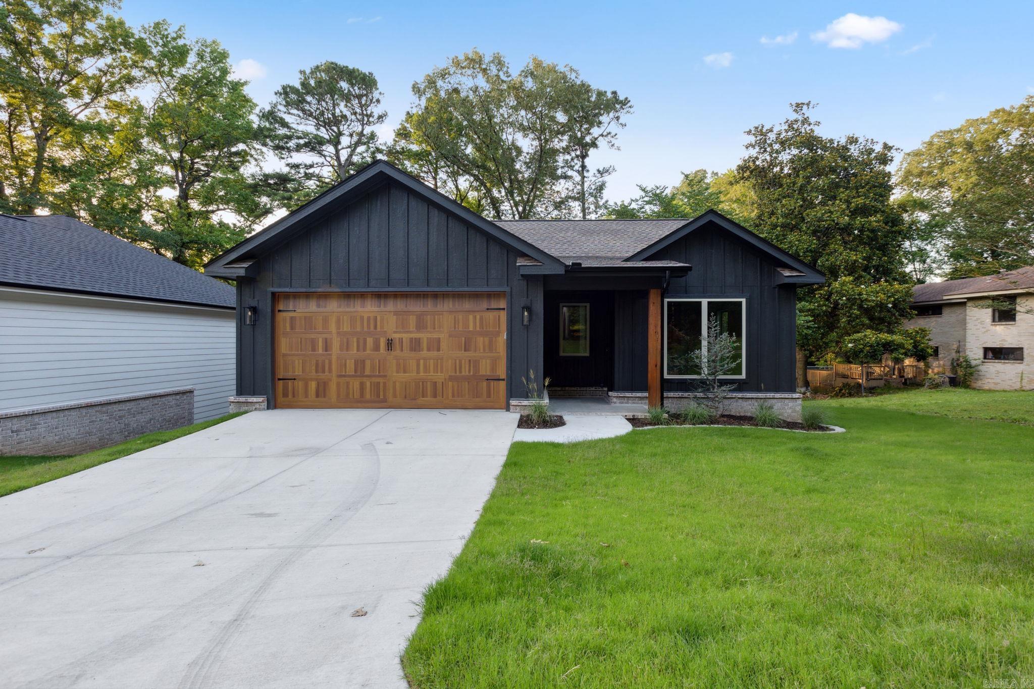 907 Grapevine Street