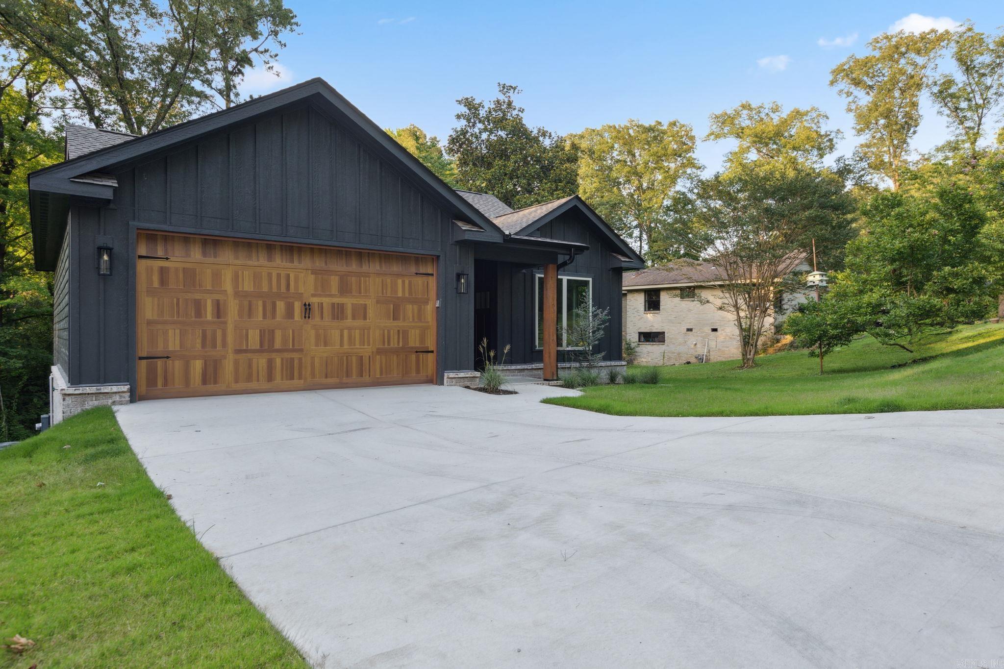 907 Grapevine Street