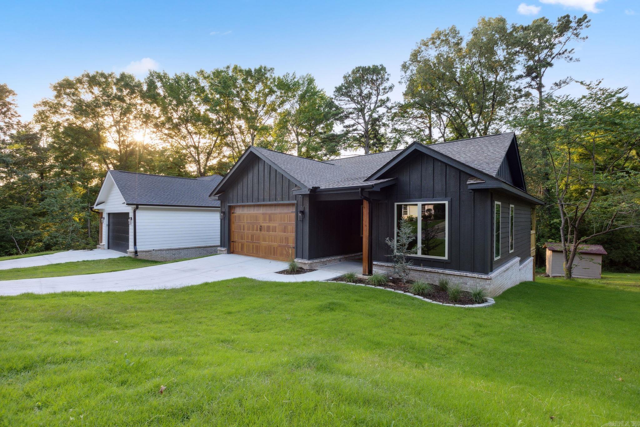 907 Grapevine Street