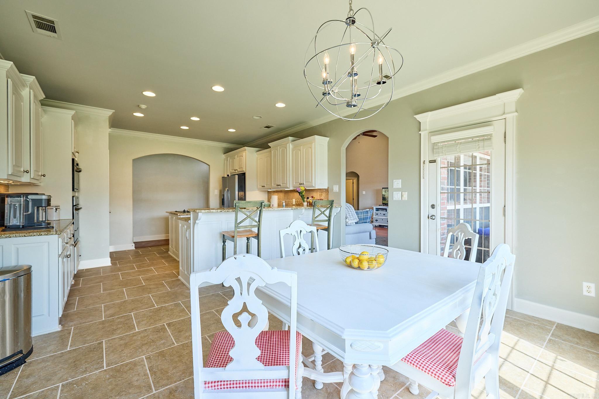 3810 Commonwealth Drive