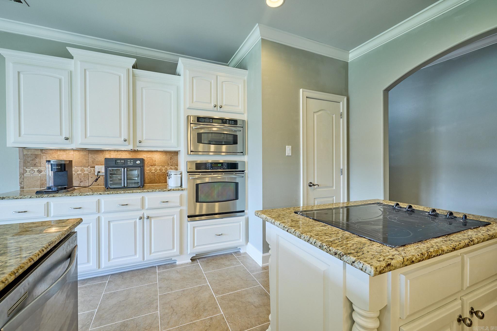 3810 Commonwealth Drive