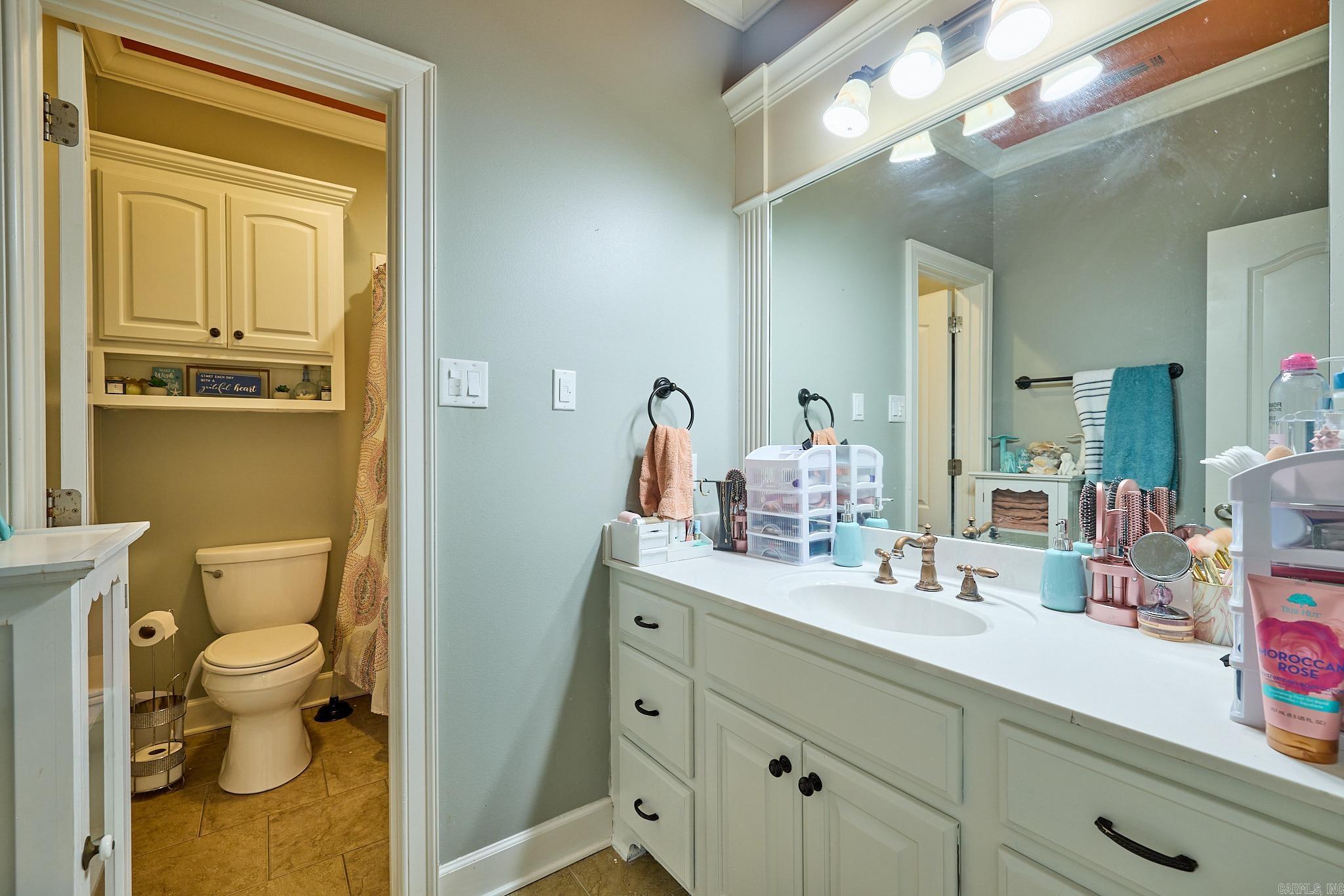 3810 Commonwealth Drive