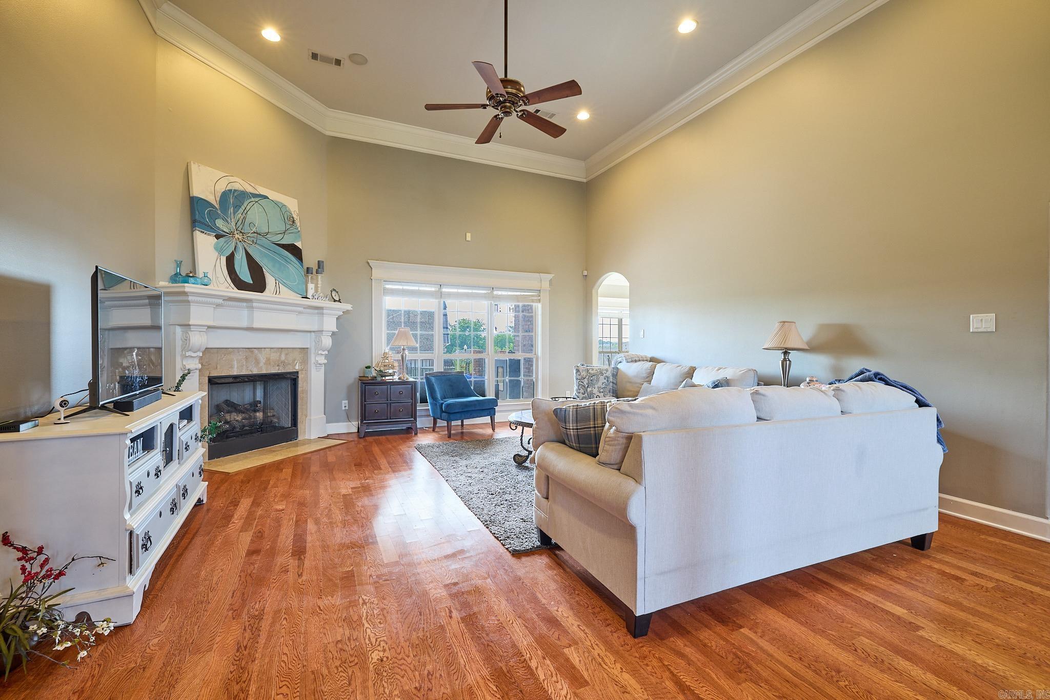 3810 Commonwealth Drive