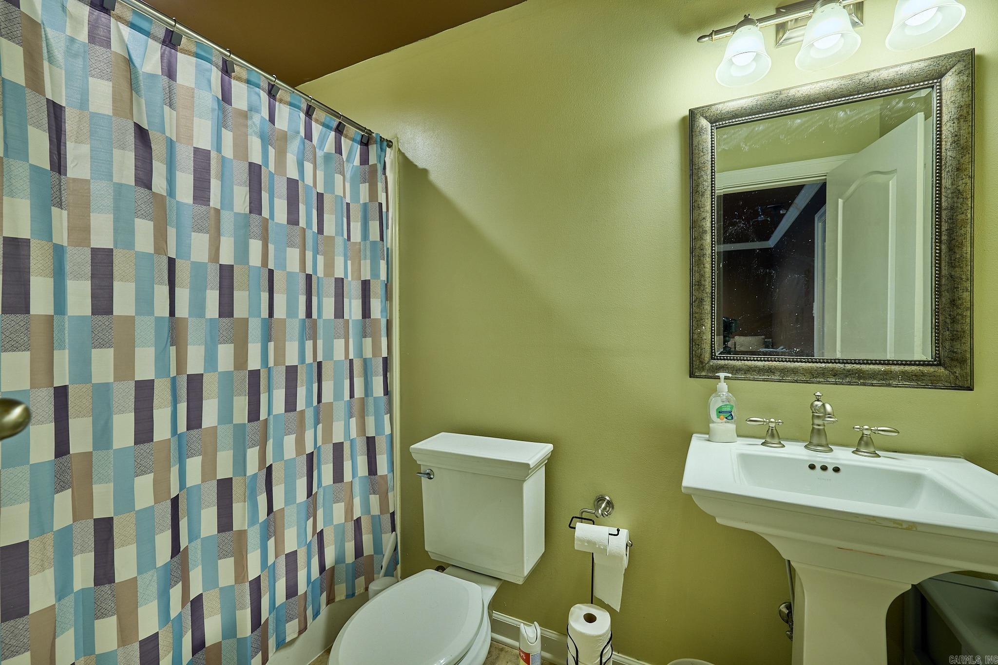 3810 Commonwealth Drive