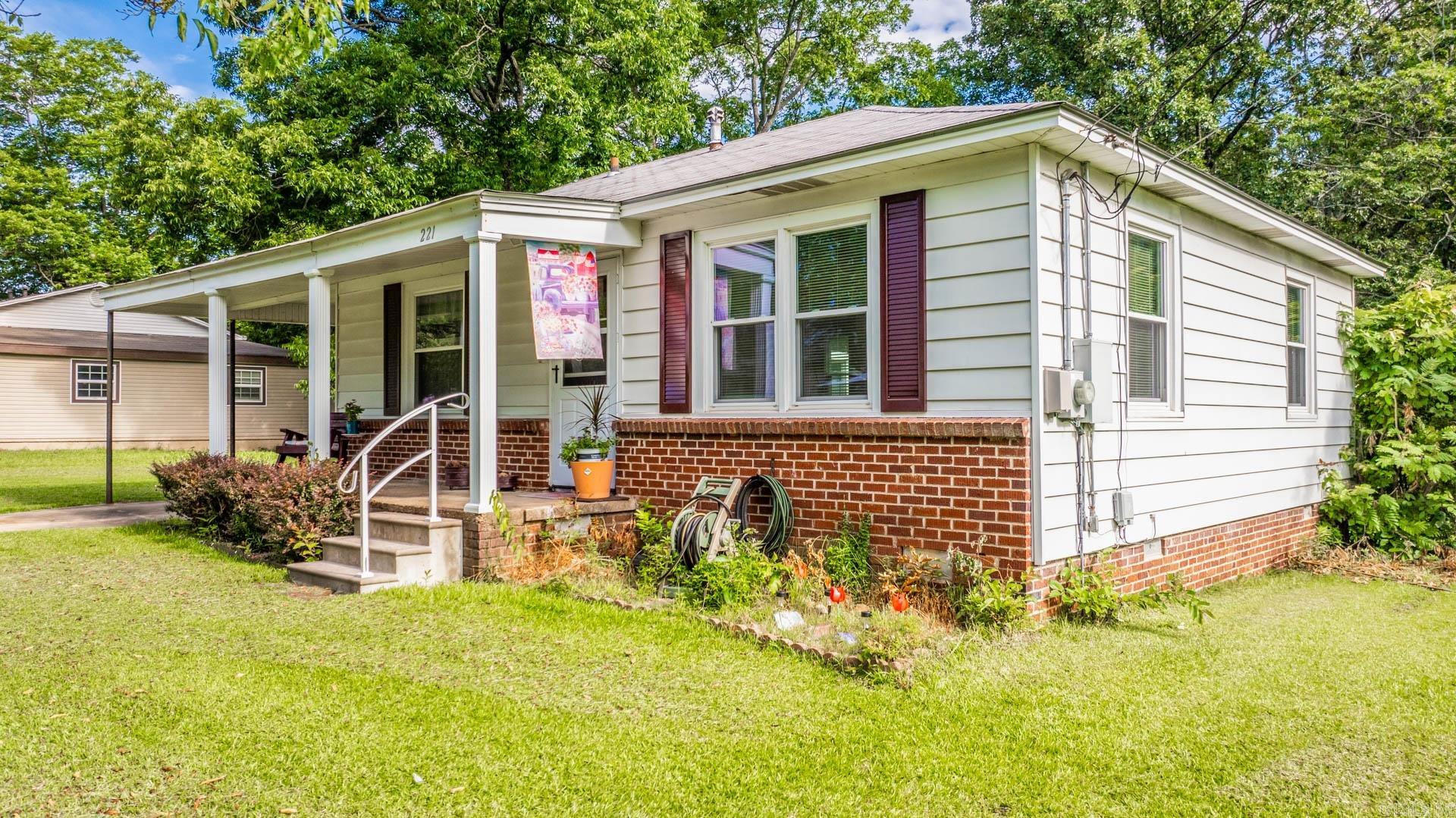 221 E Woodruff Avenue