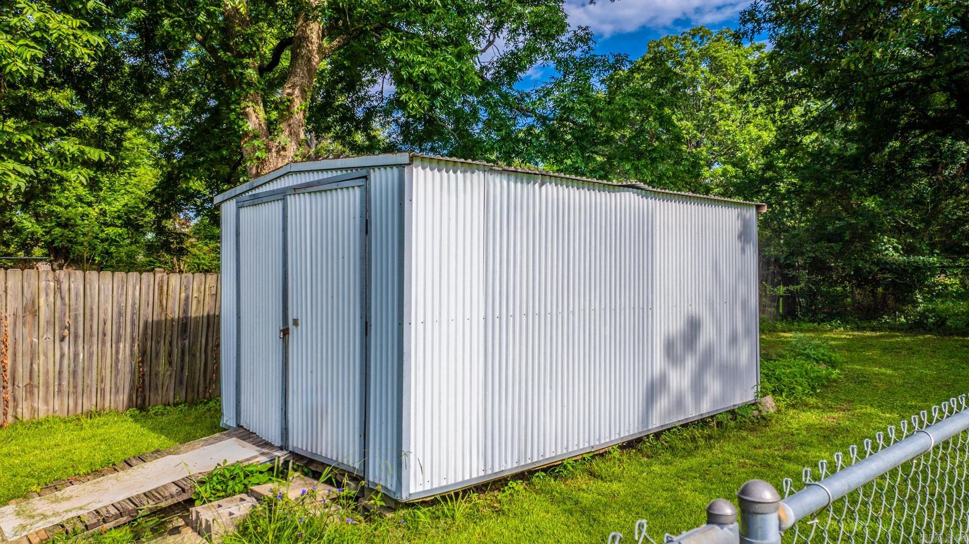 221 E Woodruff Avenue