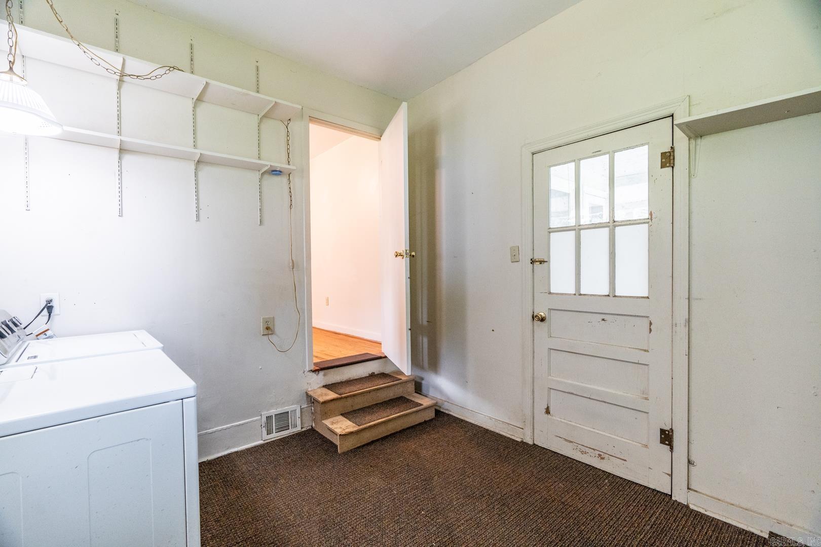 221 E Woodruff Avenue