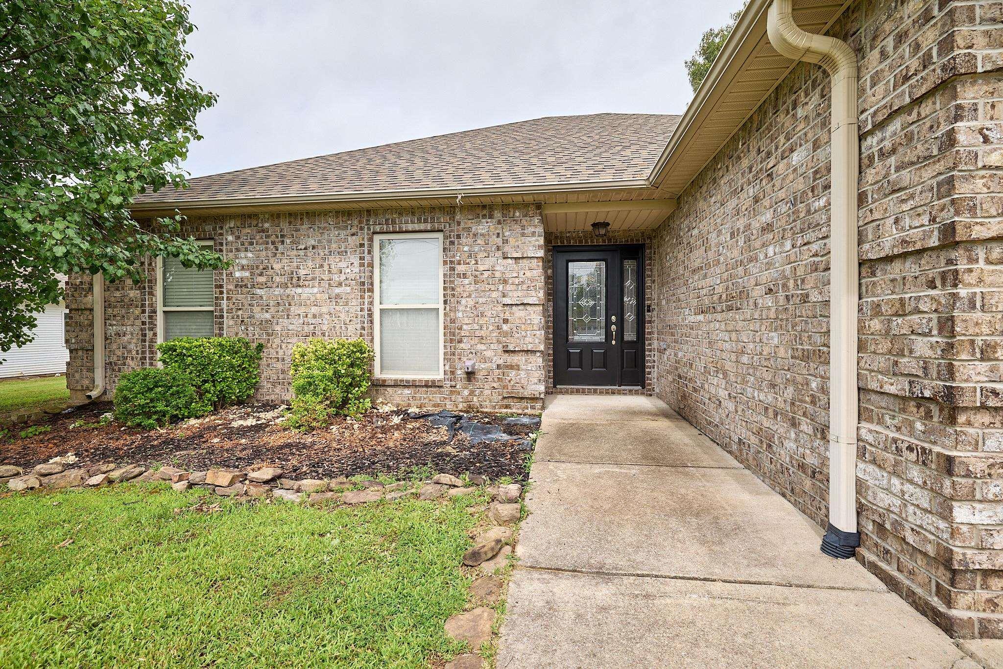 302 Queen Elizabeth Drive