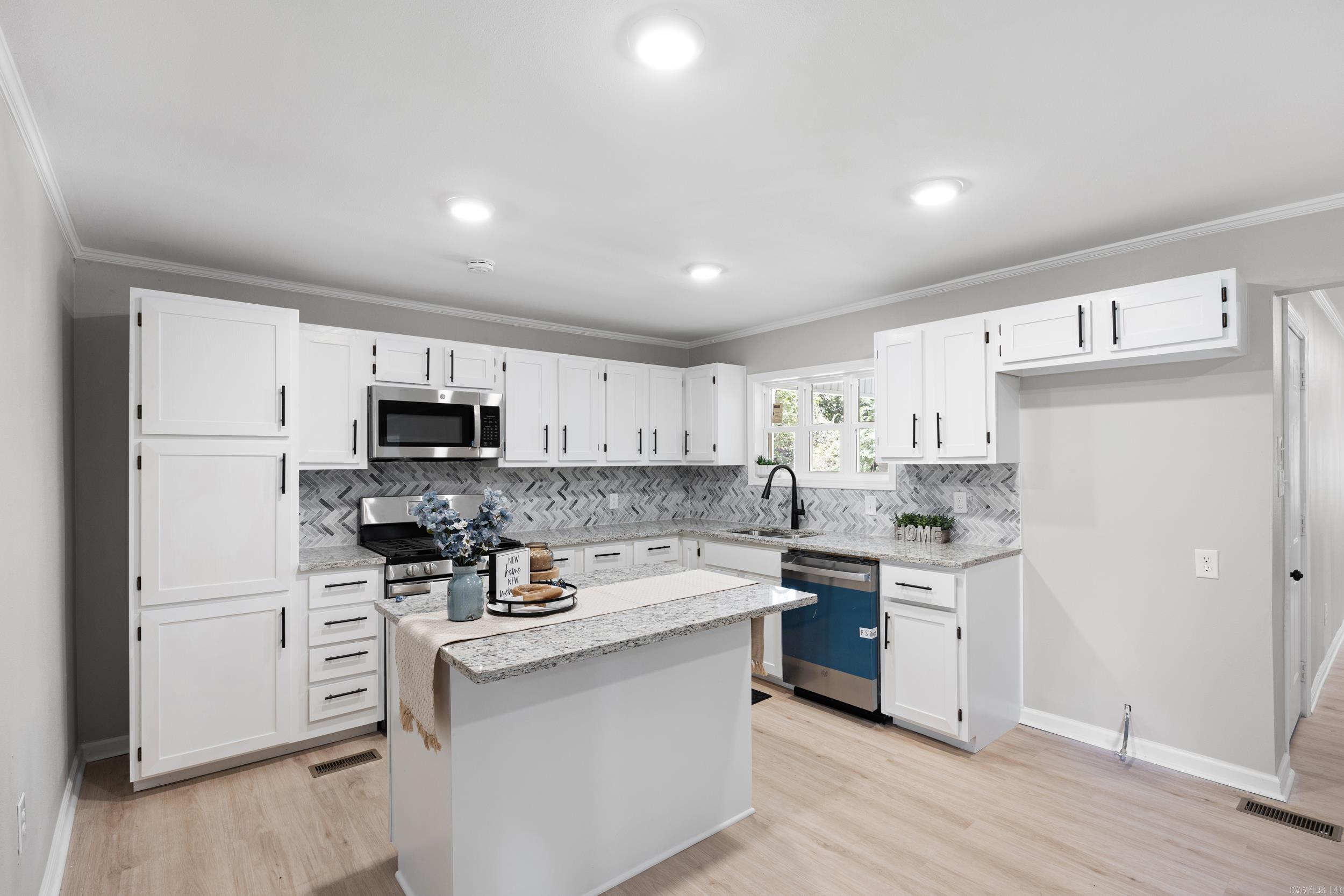 622 S Greenwich Ave