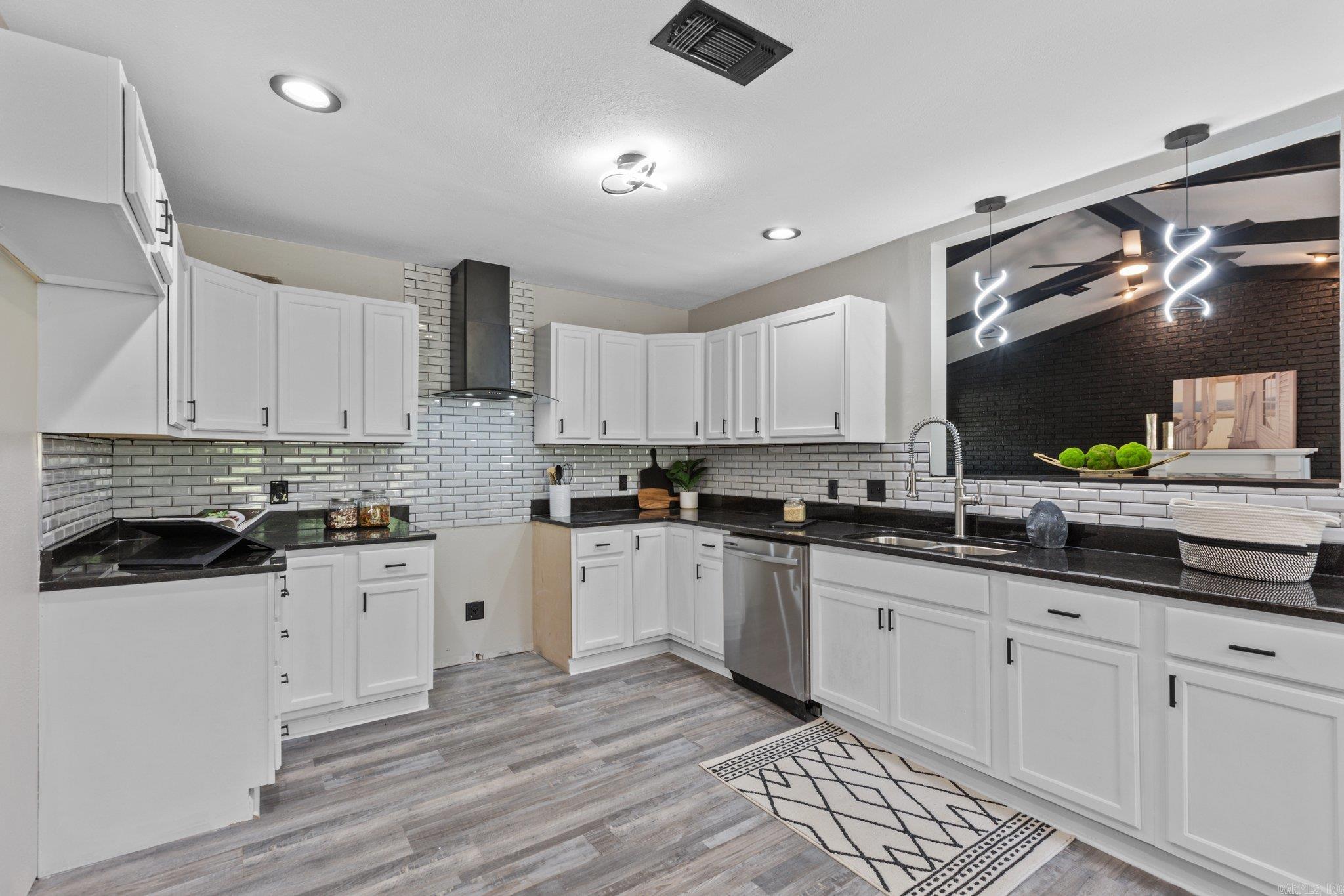 6704 W Pinewood Drive