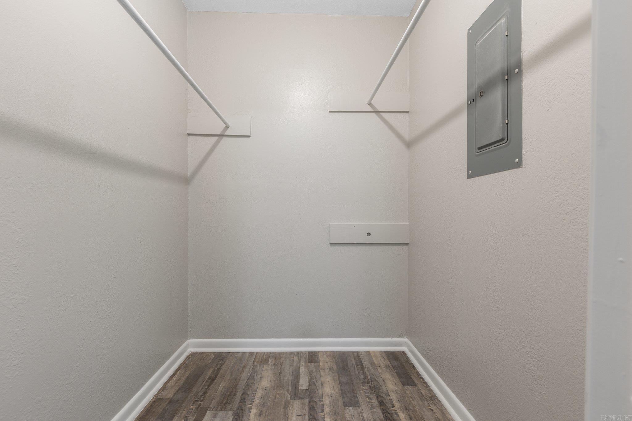 6704 W Pinewood Drive