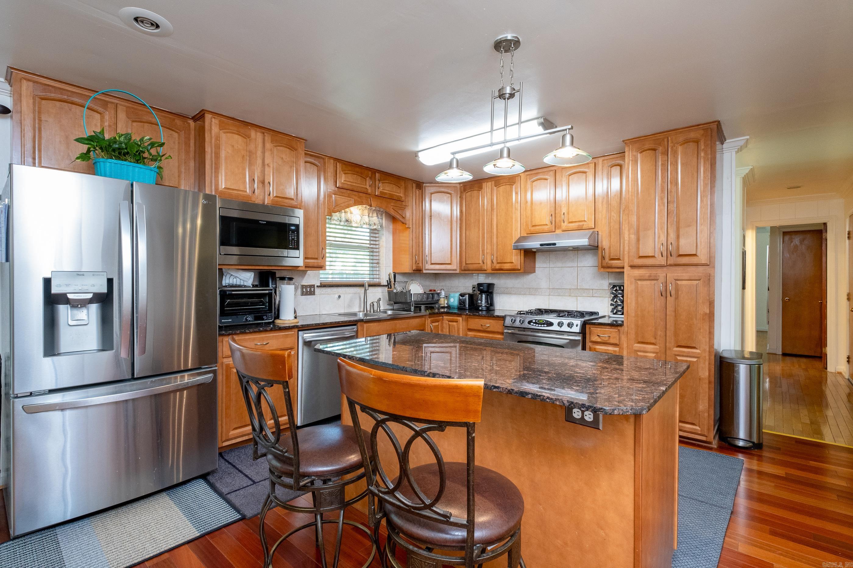 2 Oakhurst Drive
