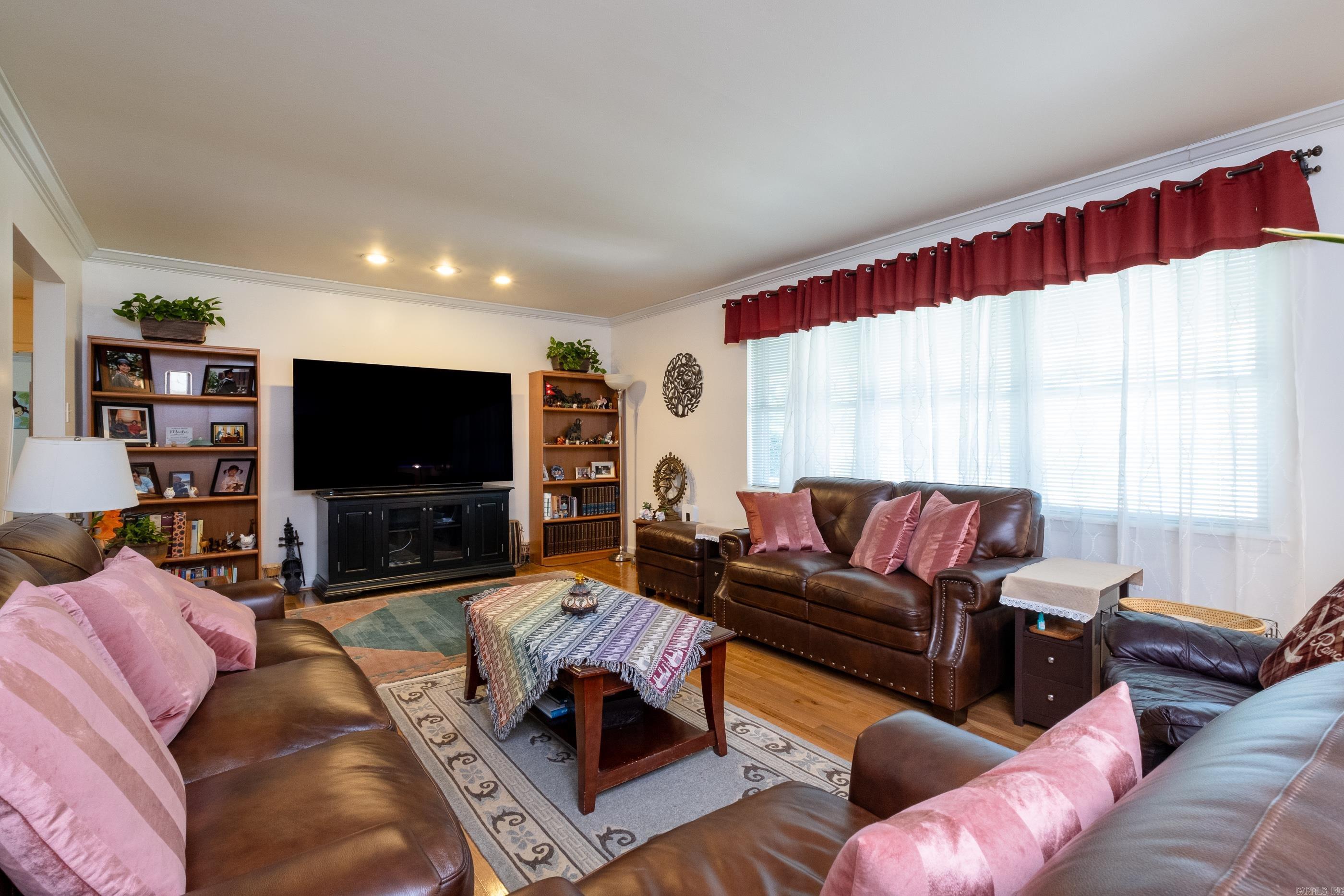 2 Oakhurst Drive