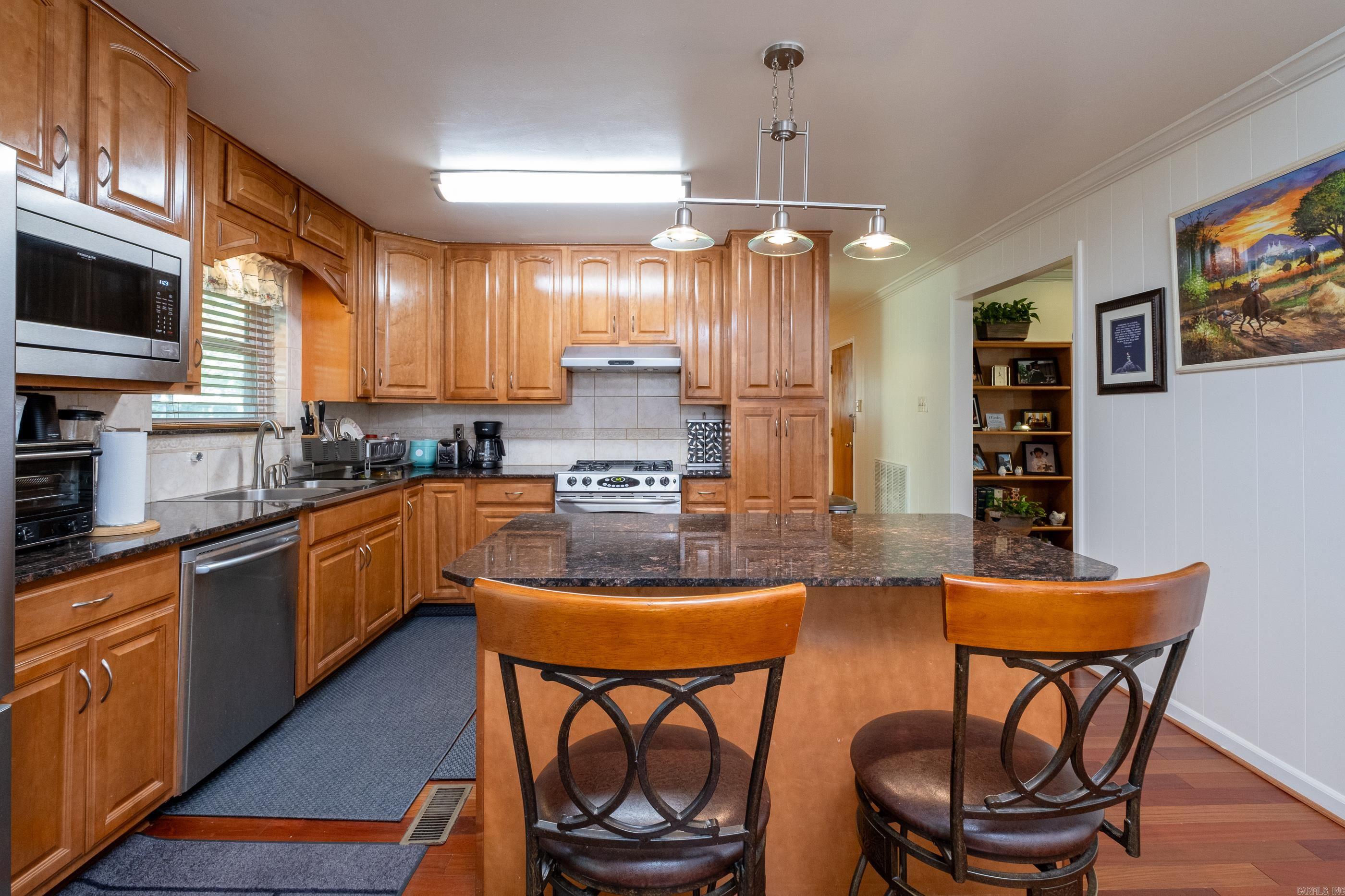 2 Oakhurst Drive